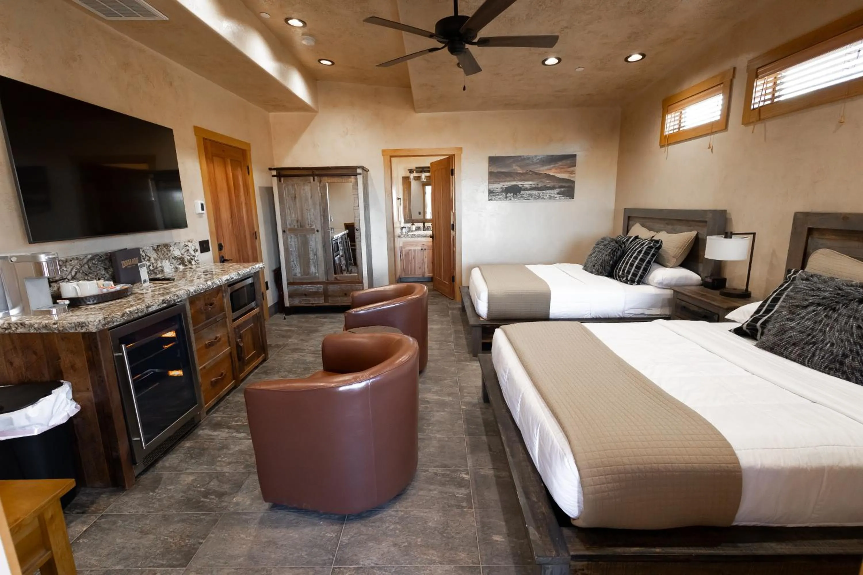 Bedroom, Bed in Cougar Ridge Resort