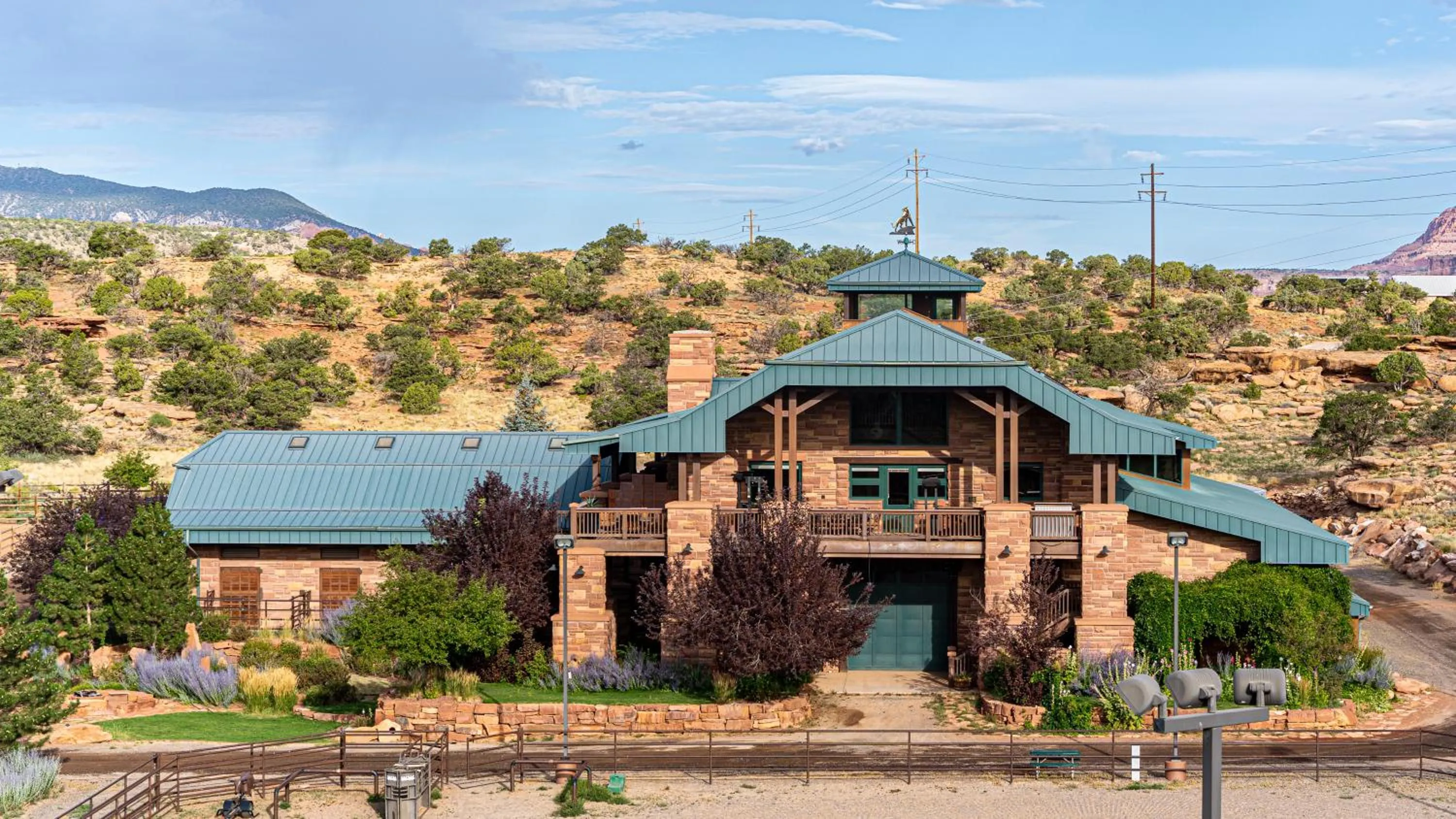 Property building in Cougar Ridge Resort