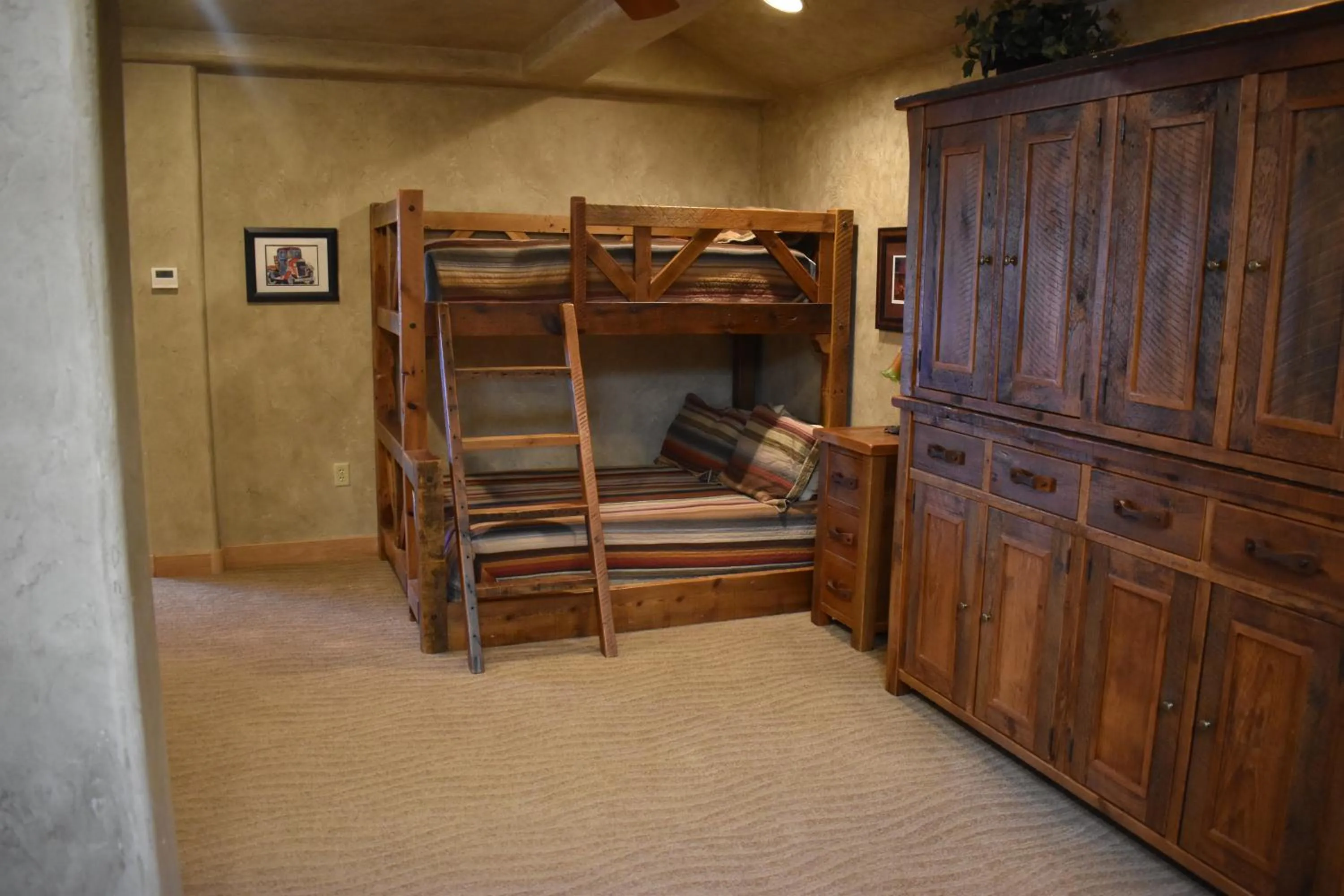 bunk bed, Bed in Cougar Ridge Resort