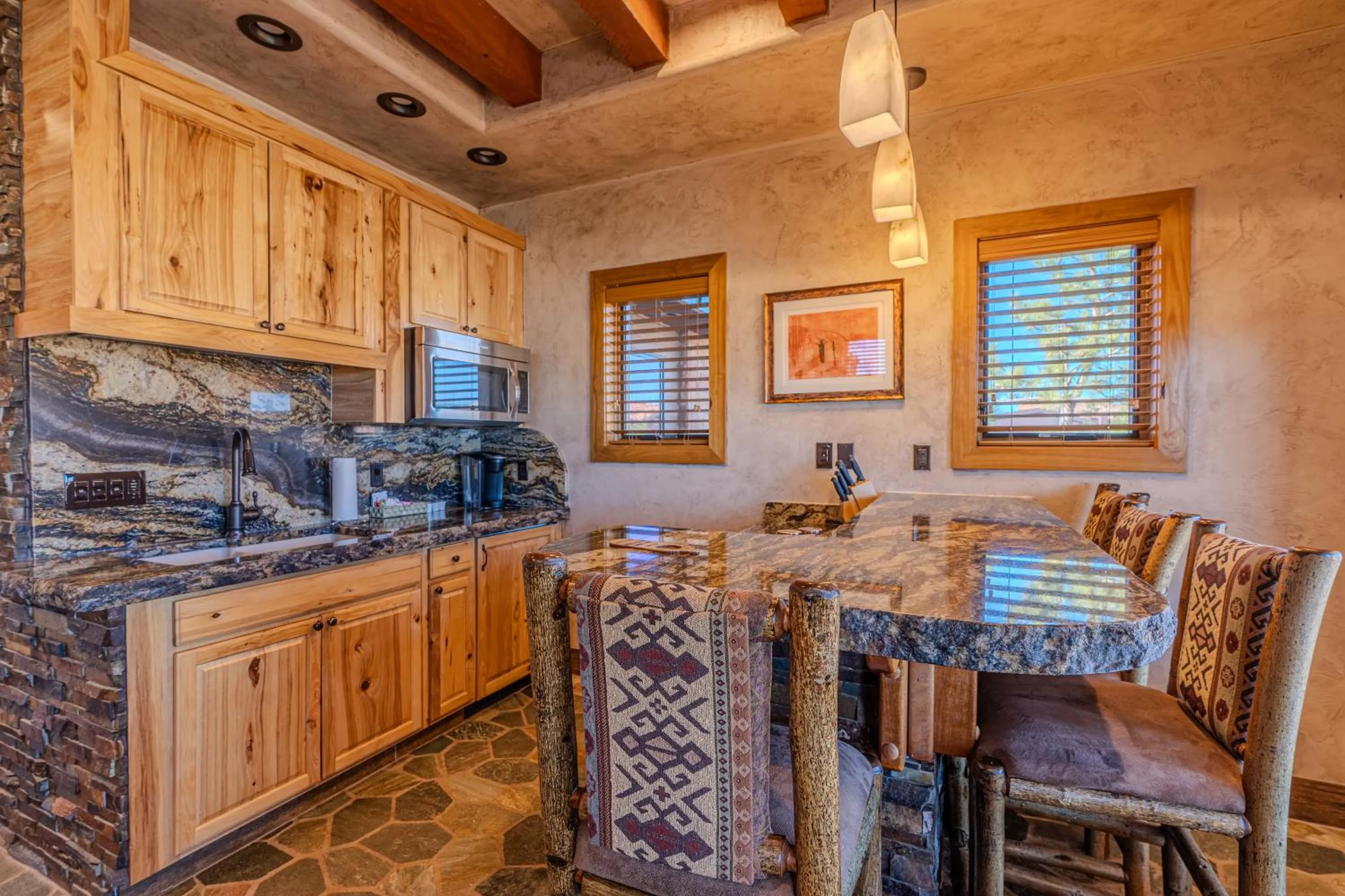 Kitchen or kitchenette in Cougar Ridge Resort
