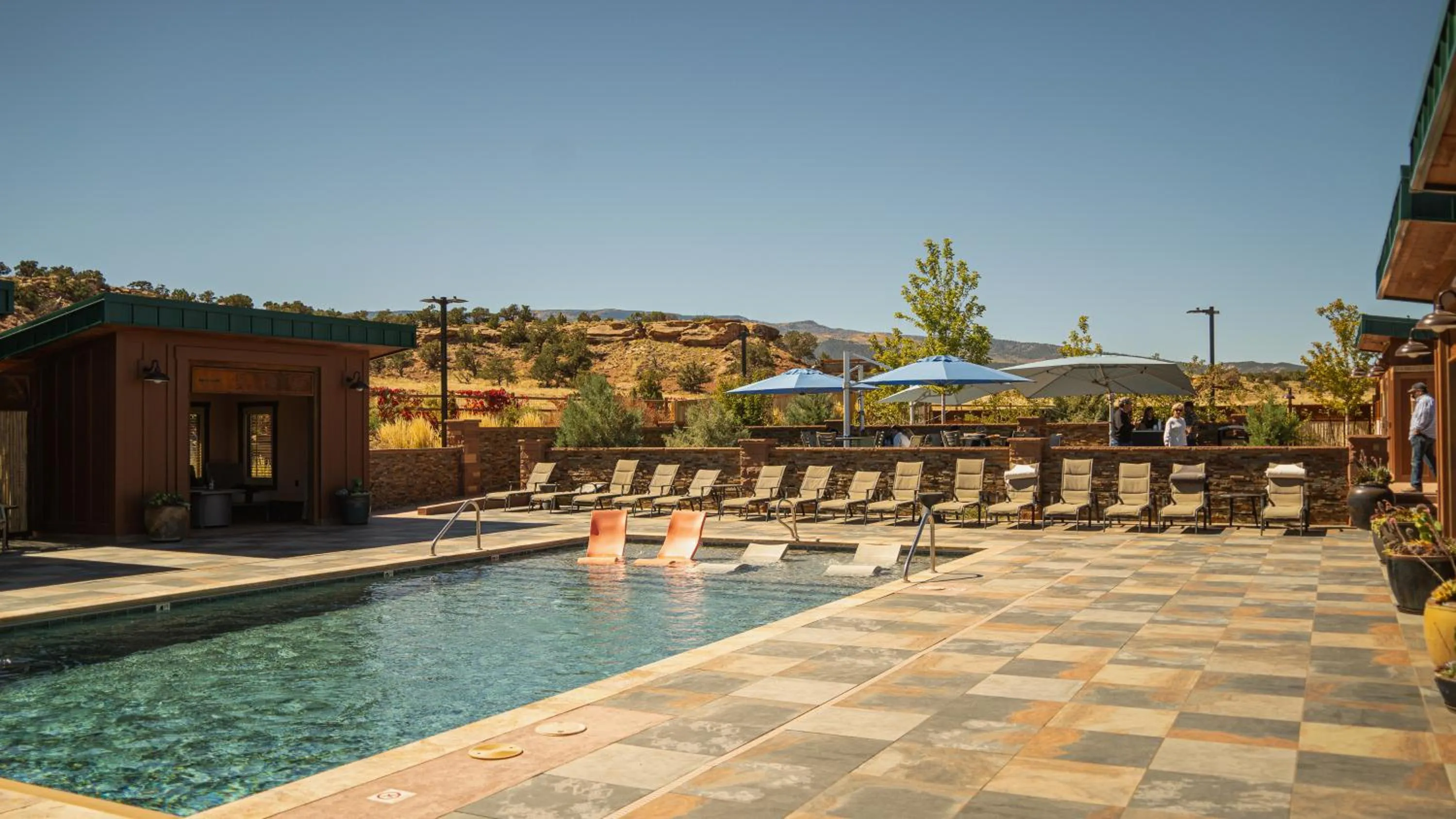 Swimming pool in Cougar Ridge Resort