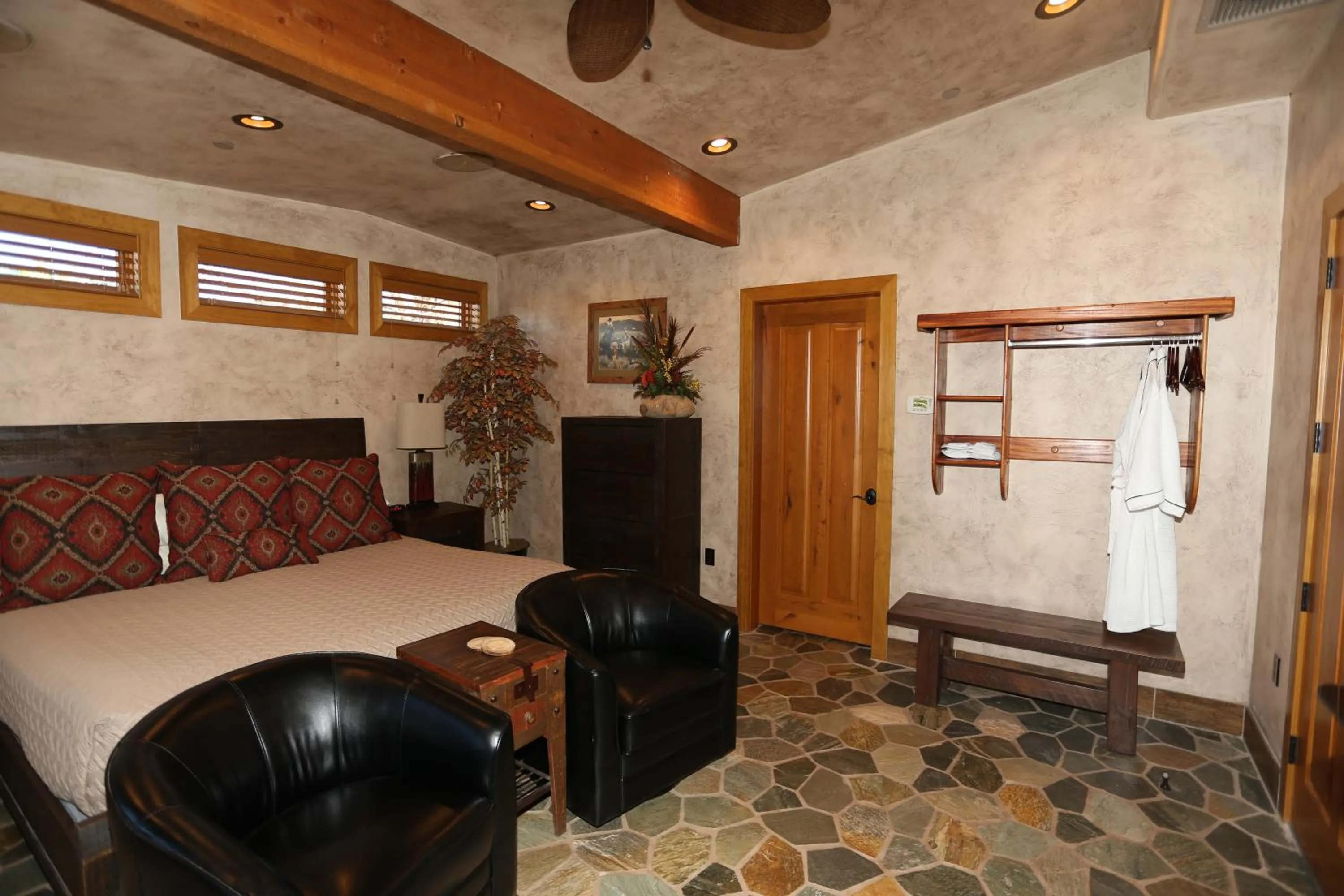 Bed in Cougar Ridge Resort