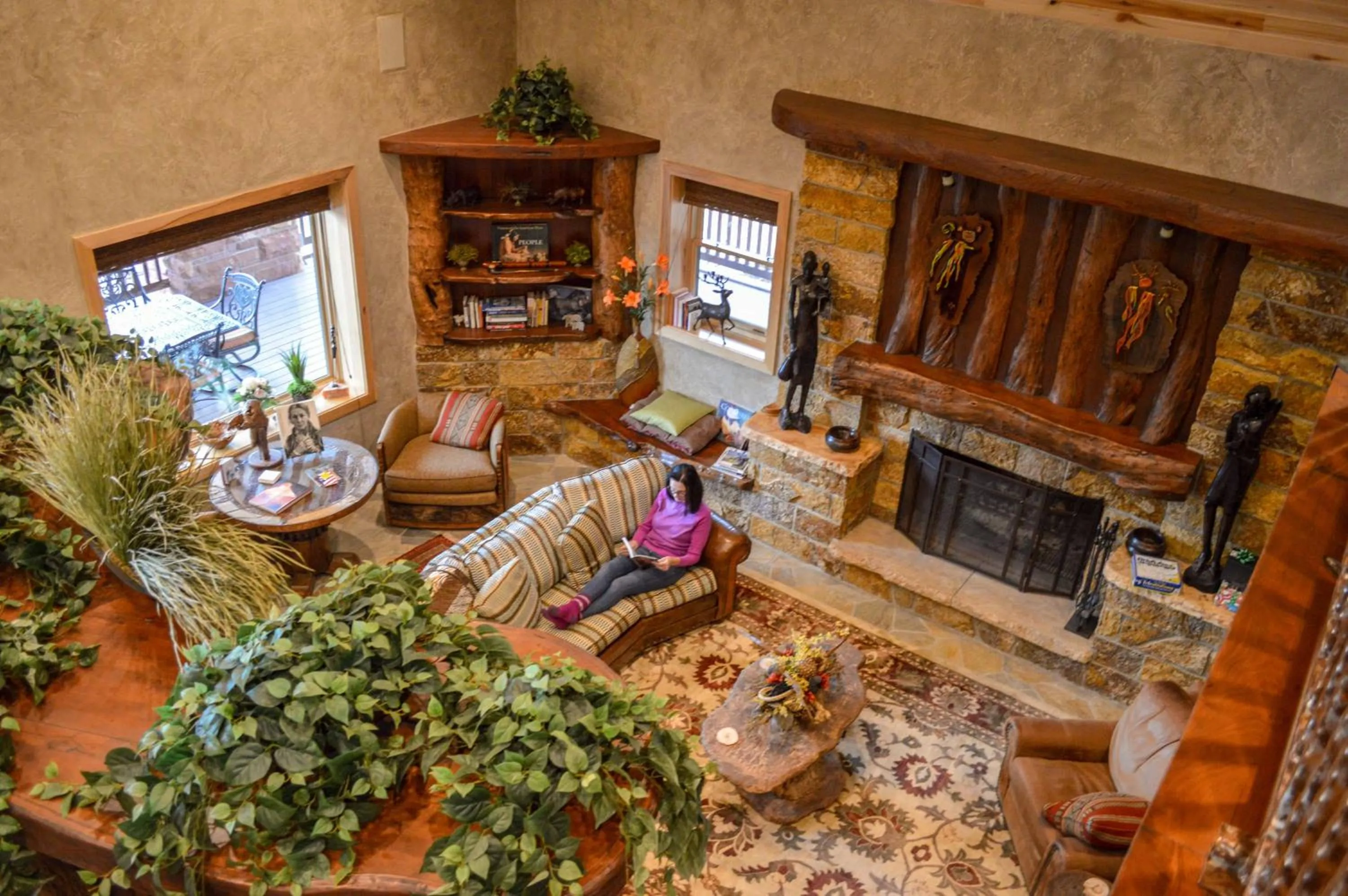 Living room in Cougar Ridge Resort