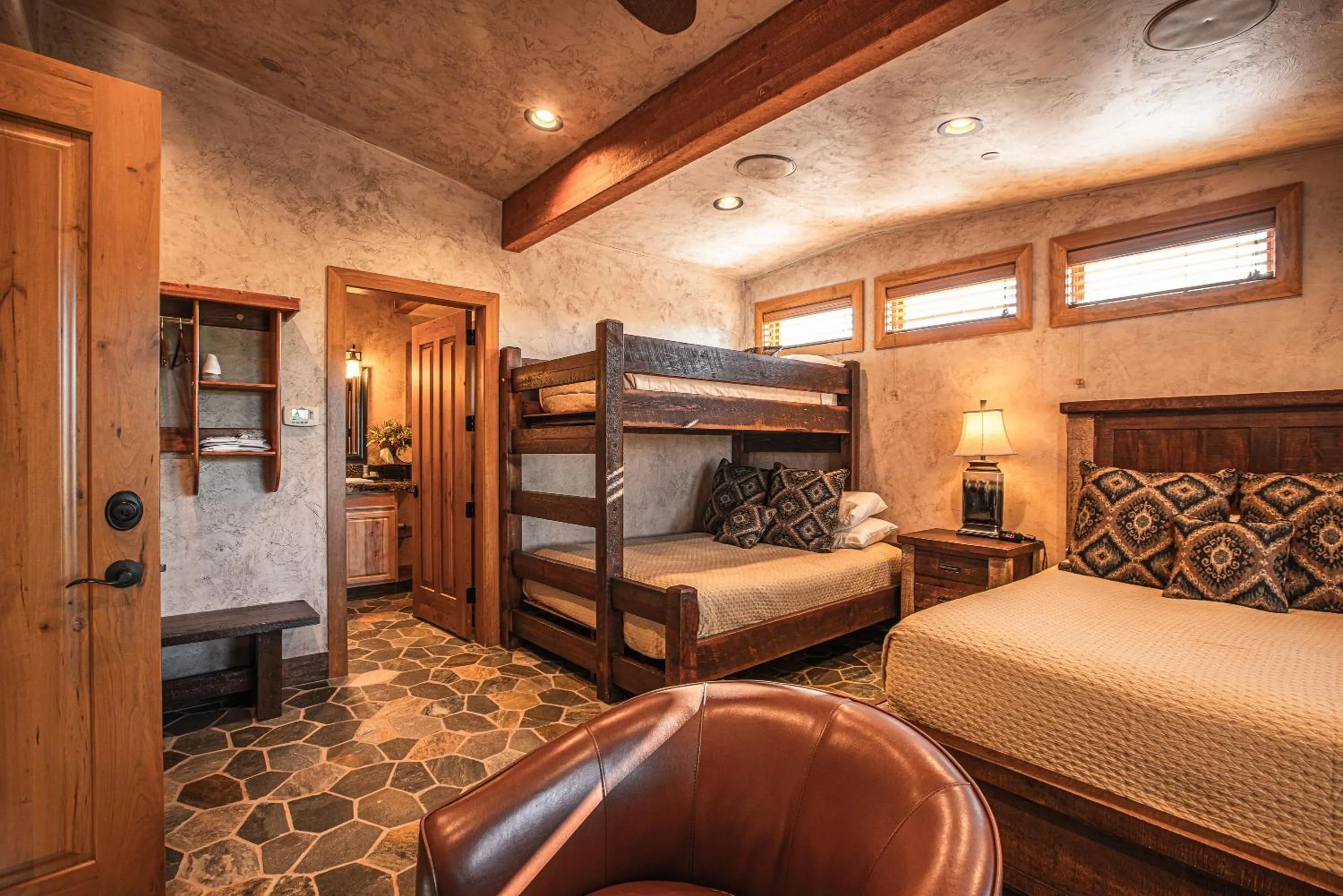 Bed in Cougar Ridge Resort