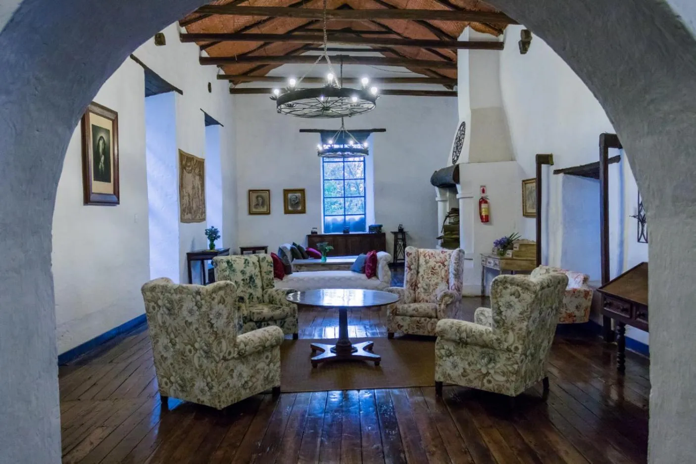 Library in Hostería Hacienda Pinsaqui