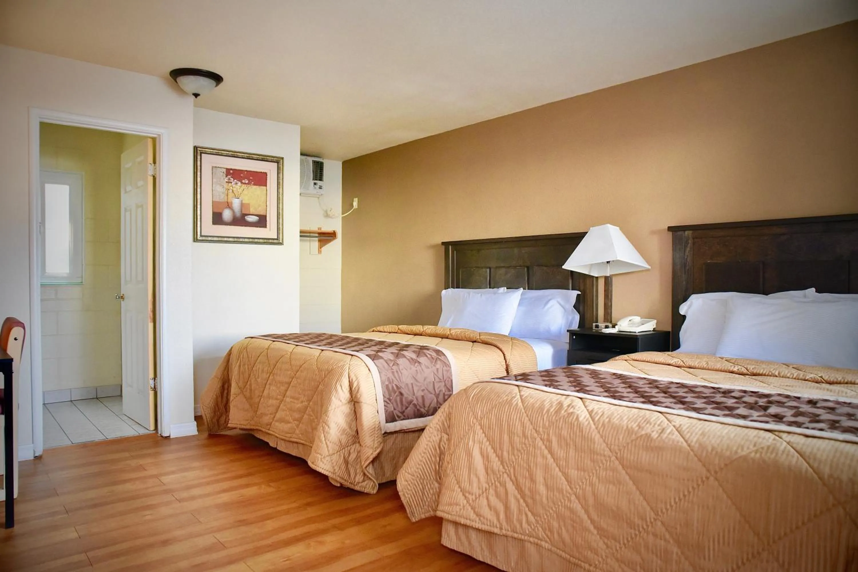 Photo of the whole room in Travel Inn Redding