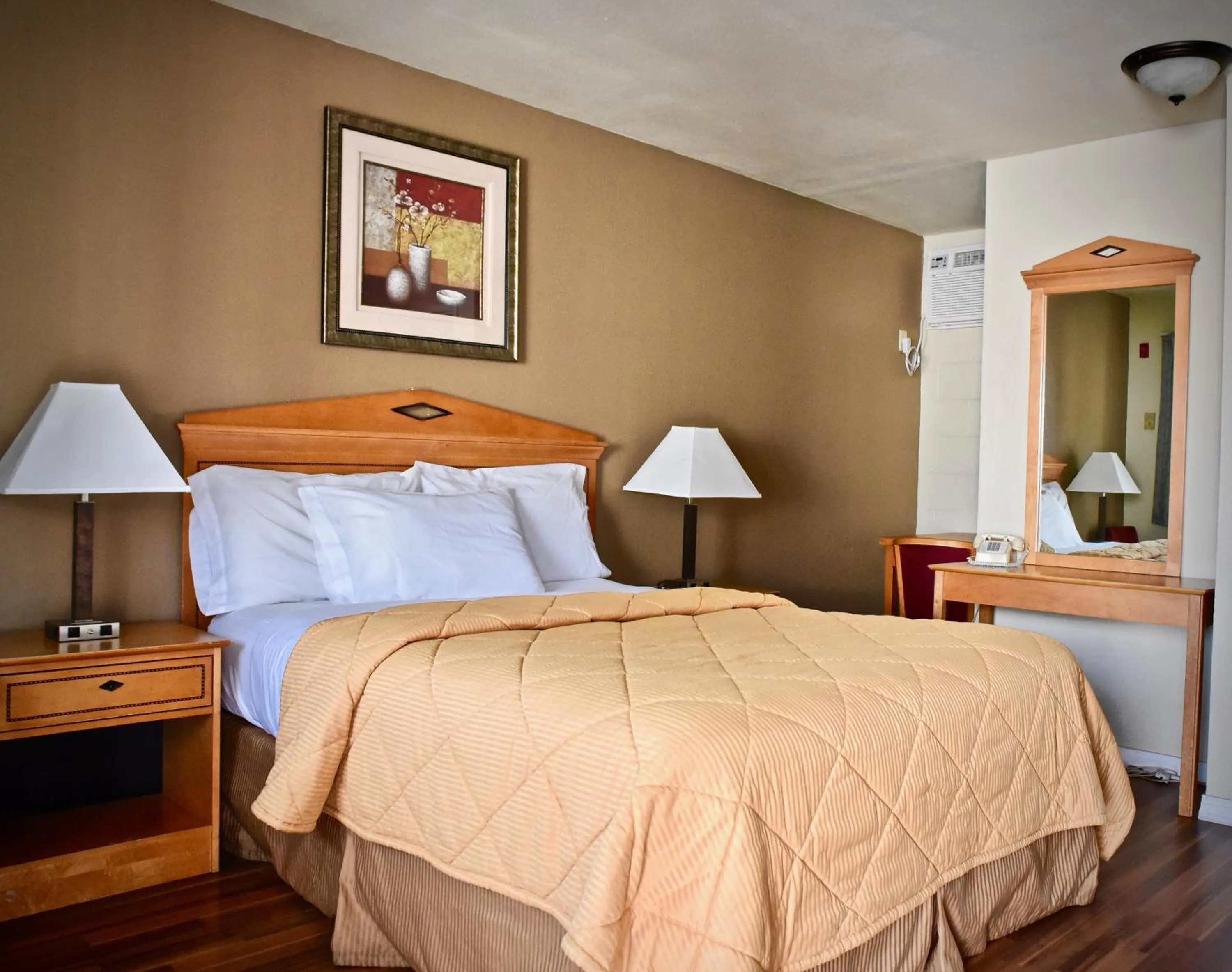 Photo of the whole room in Travel Inn Redding