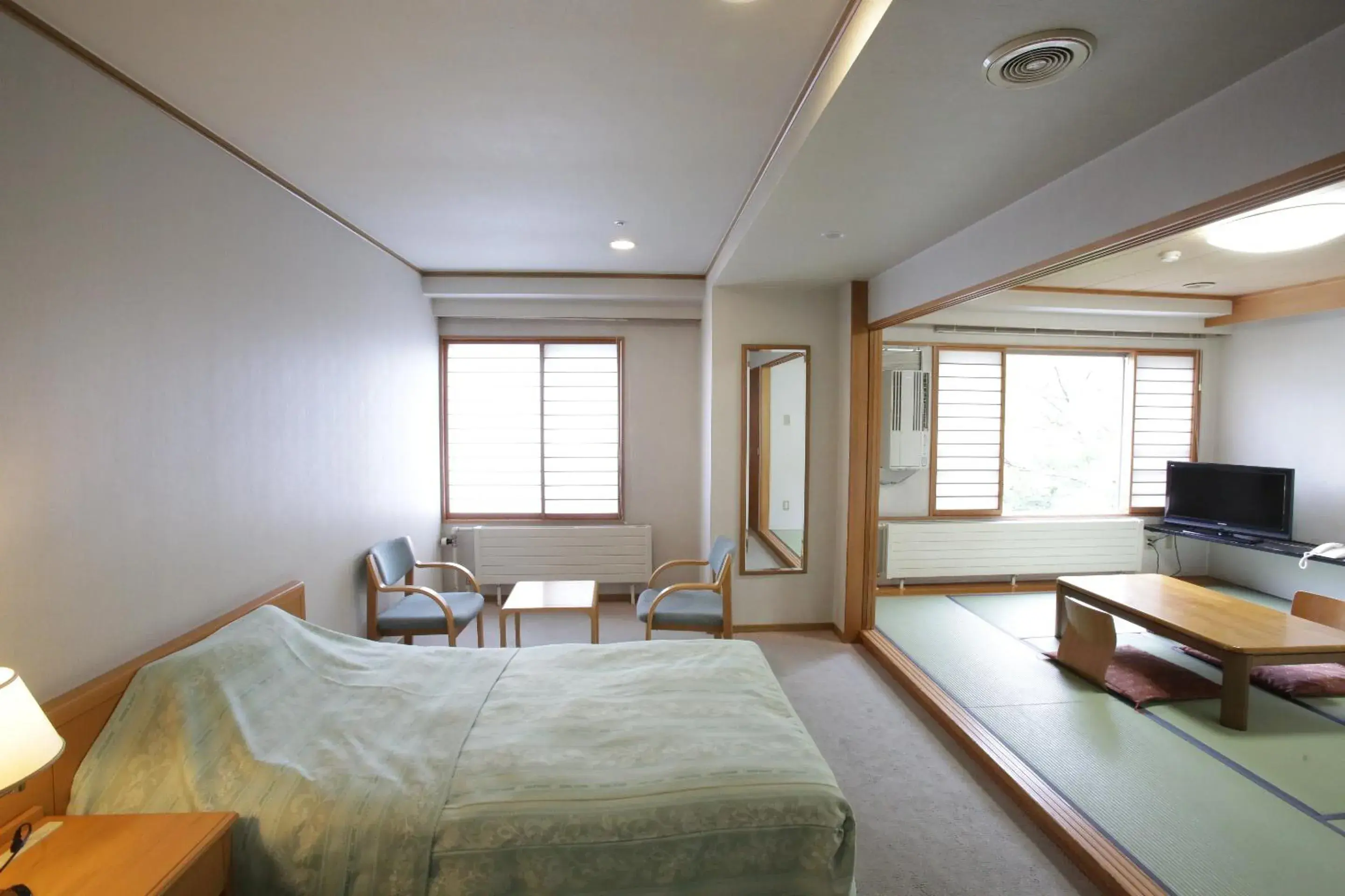 Photo of the whole room, TV/Entertainment Center in Saito Hotel