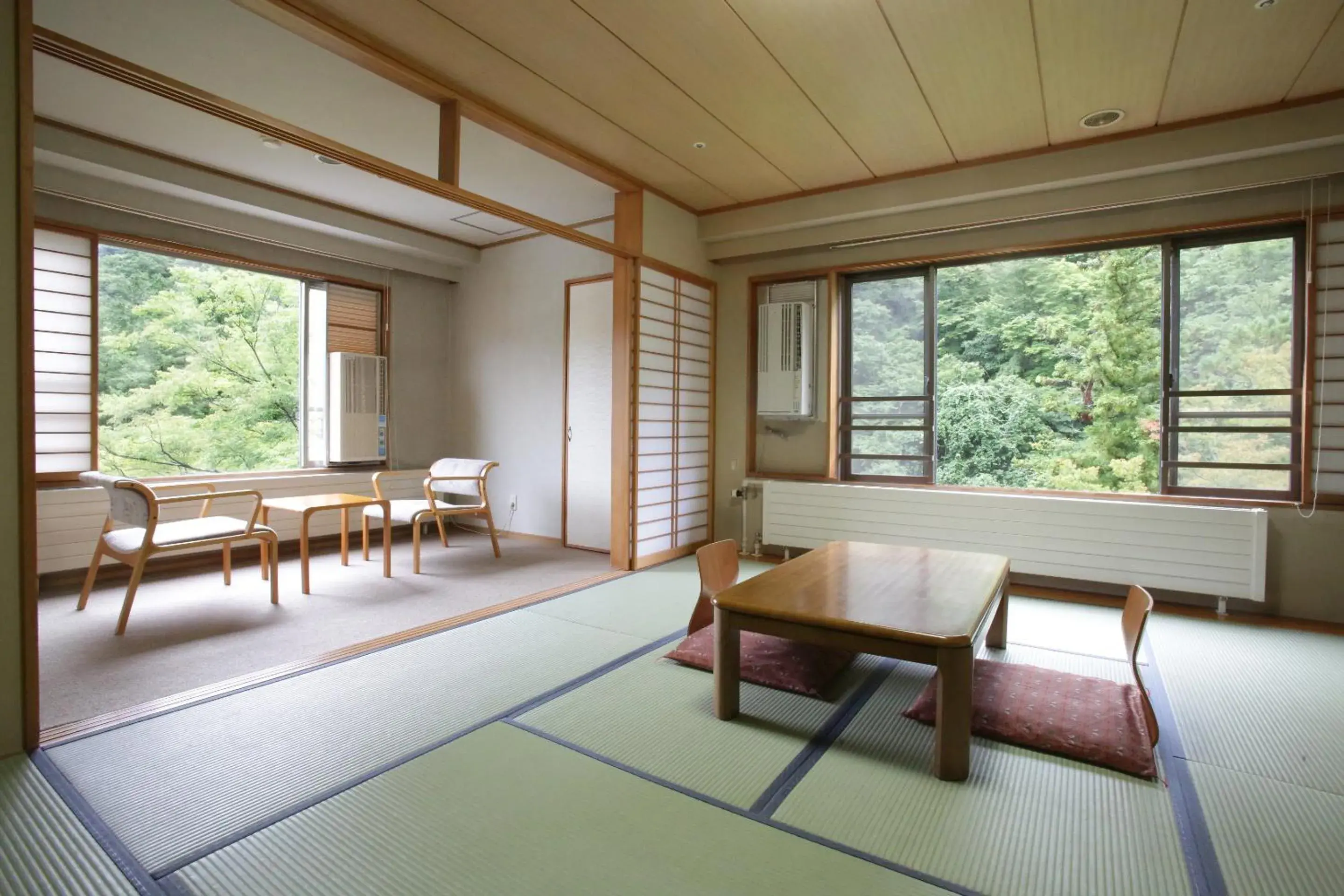 Photo of the whole room, Seating Area in Saito Hotel