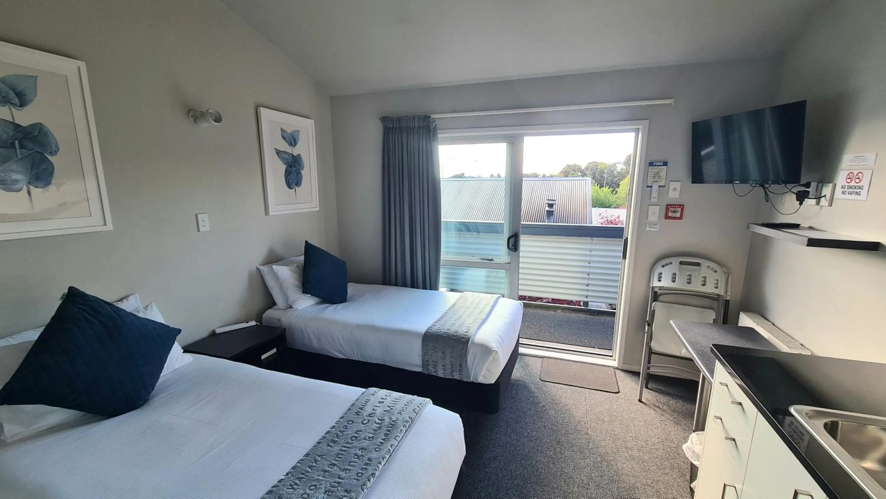 Bed in LKNZ Lodge & Cafe