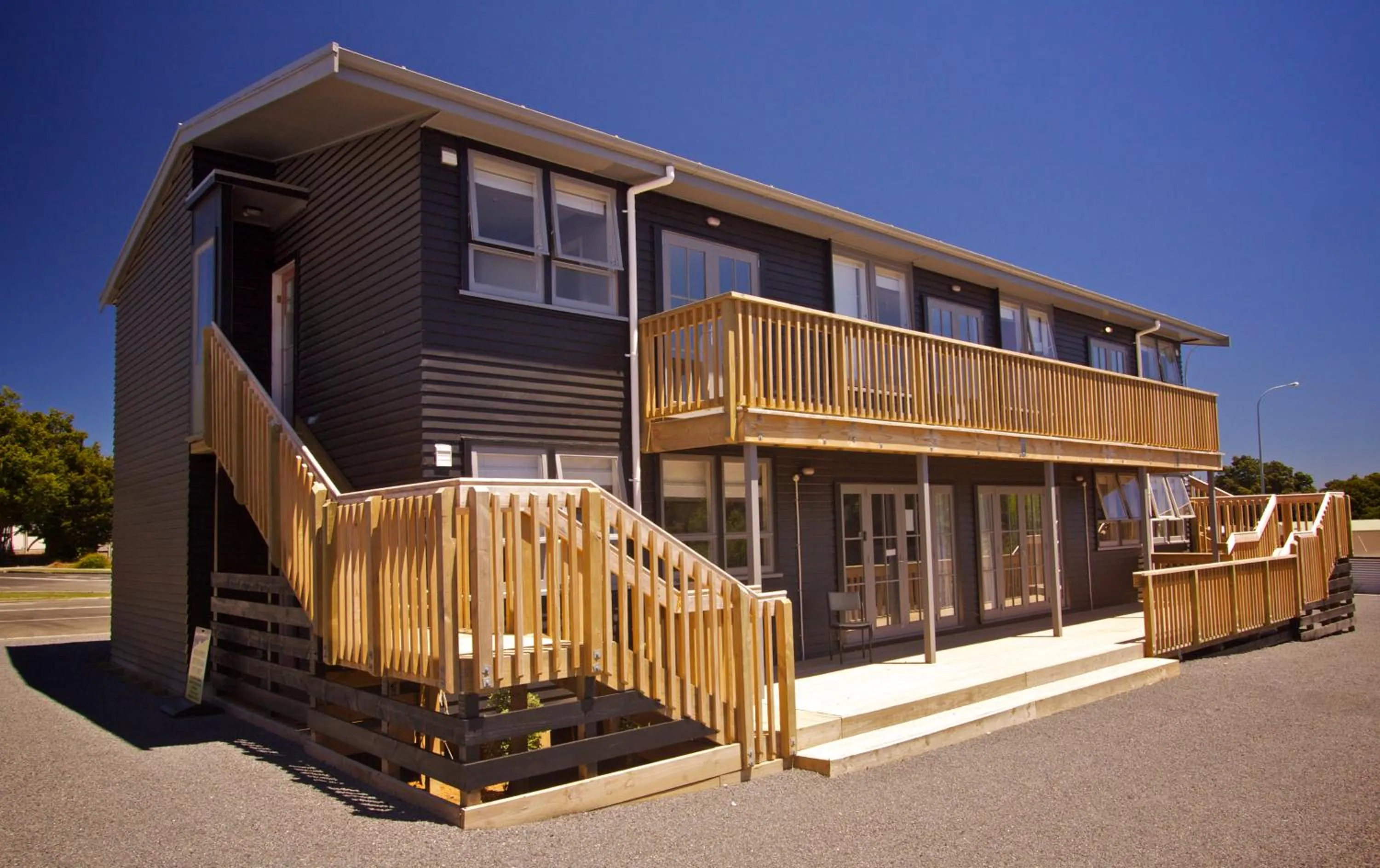 Property building in LKNZ Lodge & Cafe