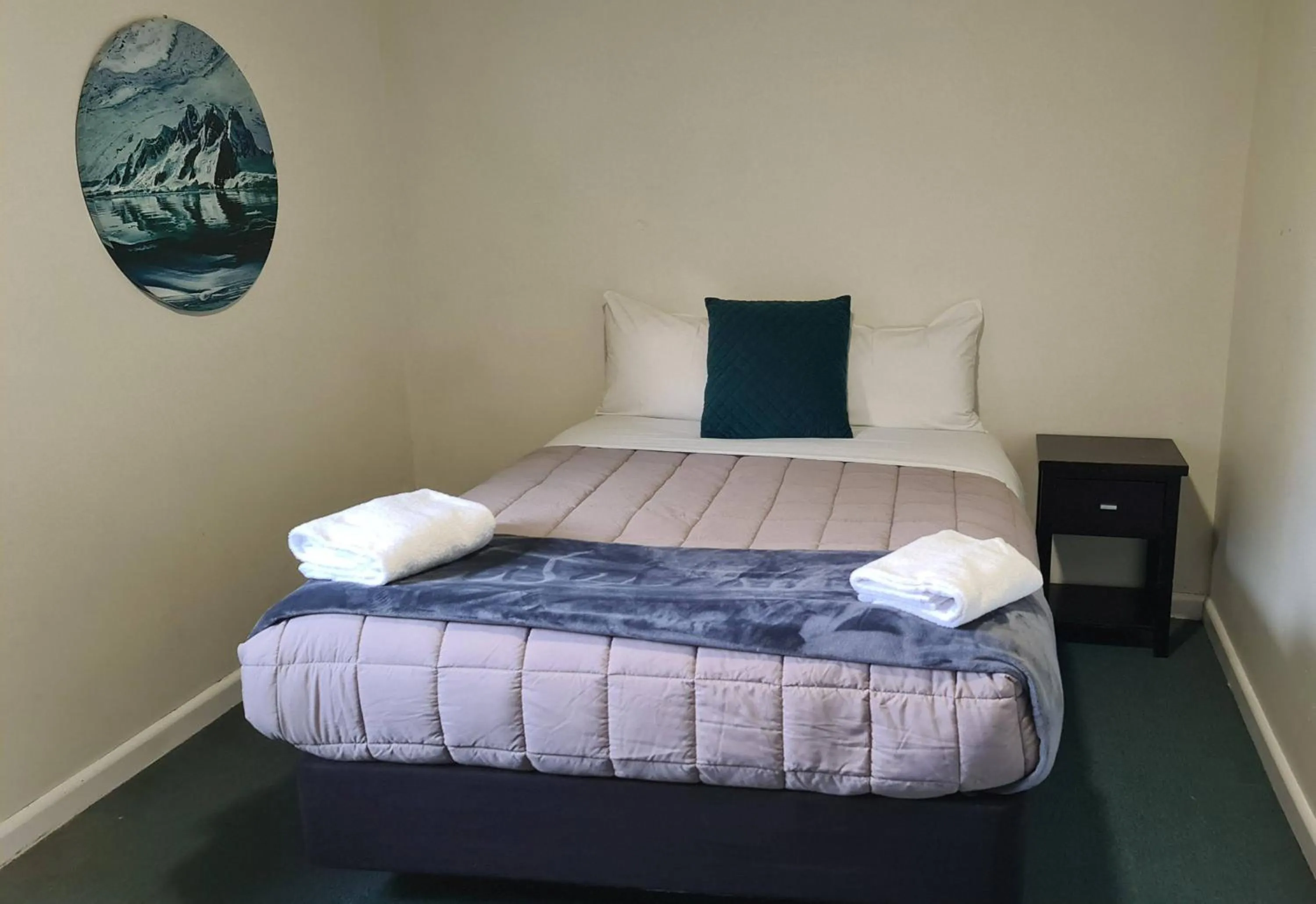 Bedroom, Bed in LKNZ Lodge & Cafe