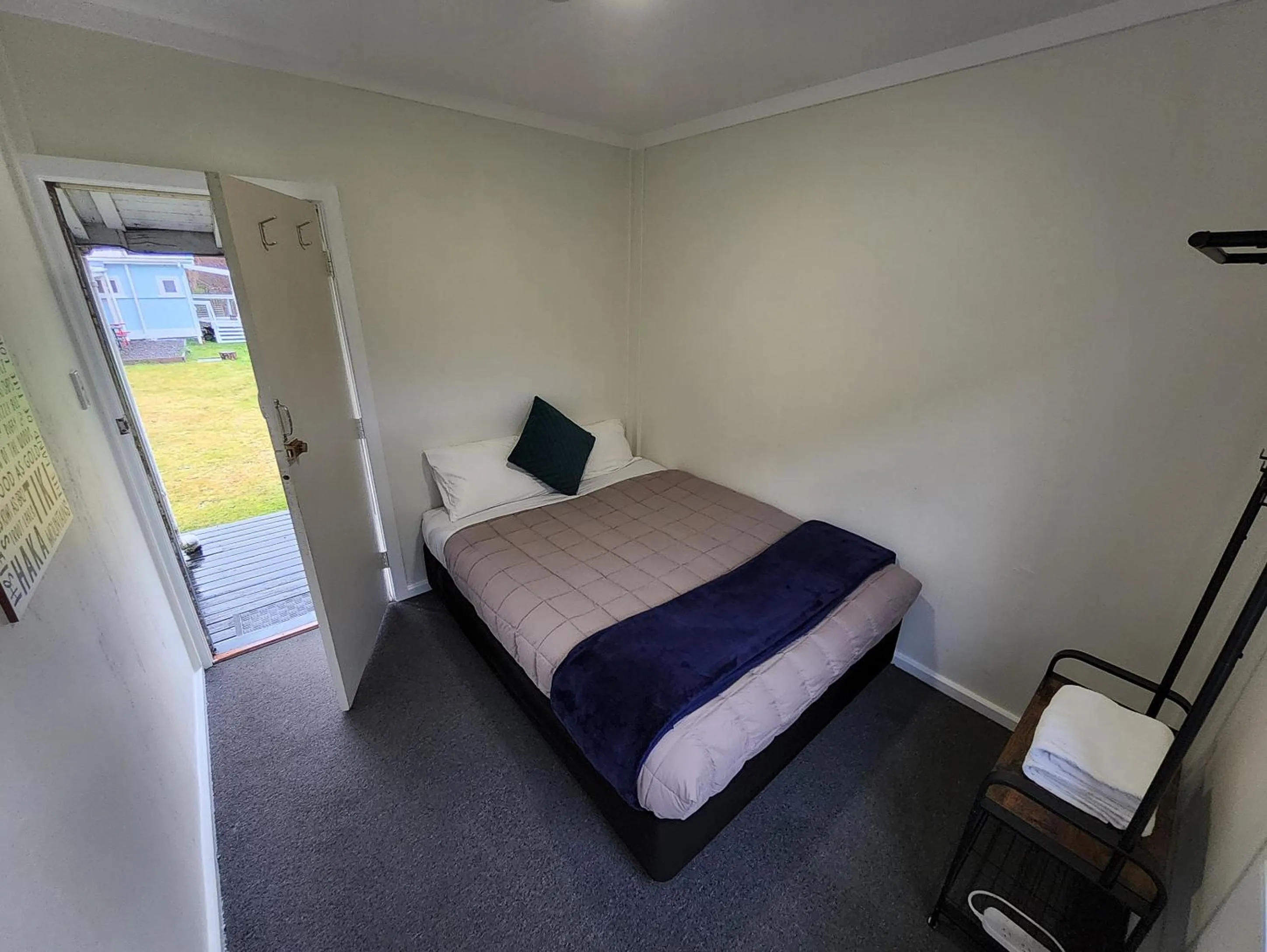 Bed in LKNZ Lodge & Cafe