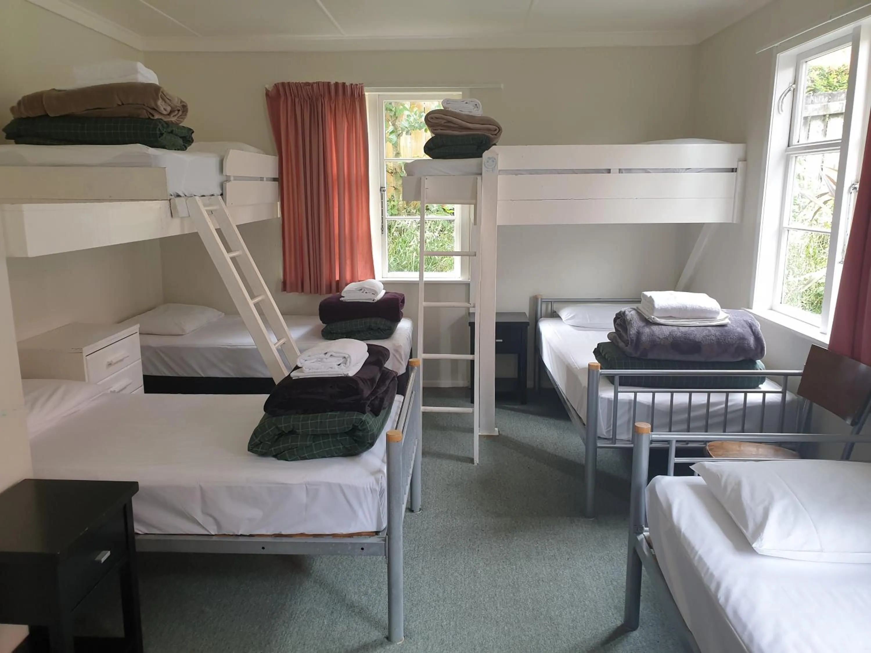 Bed in LKNZ Lodge & Cafe