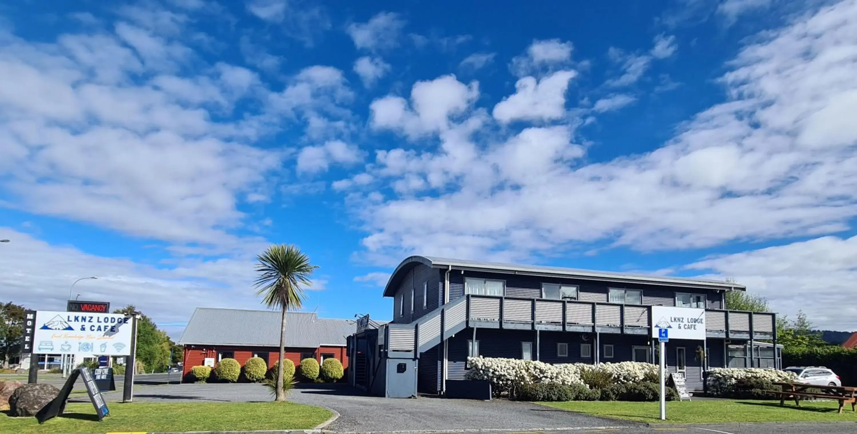 Property building in LKNZ Lodge & Cafe Property building in LKNZ Lodge & Cafe