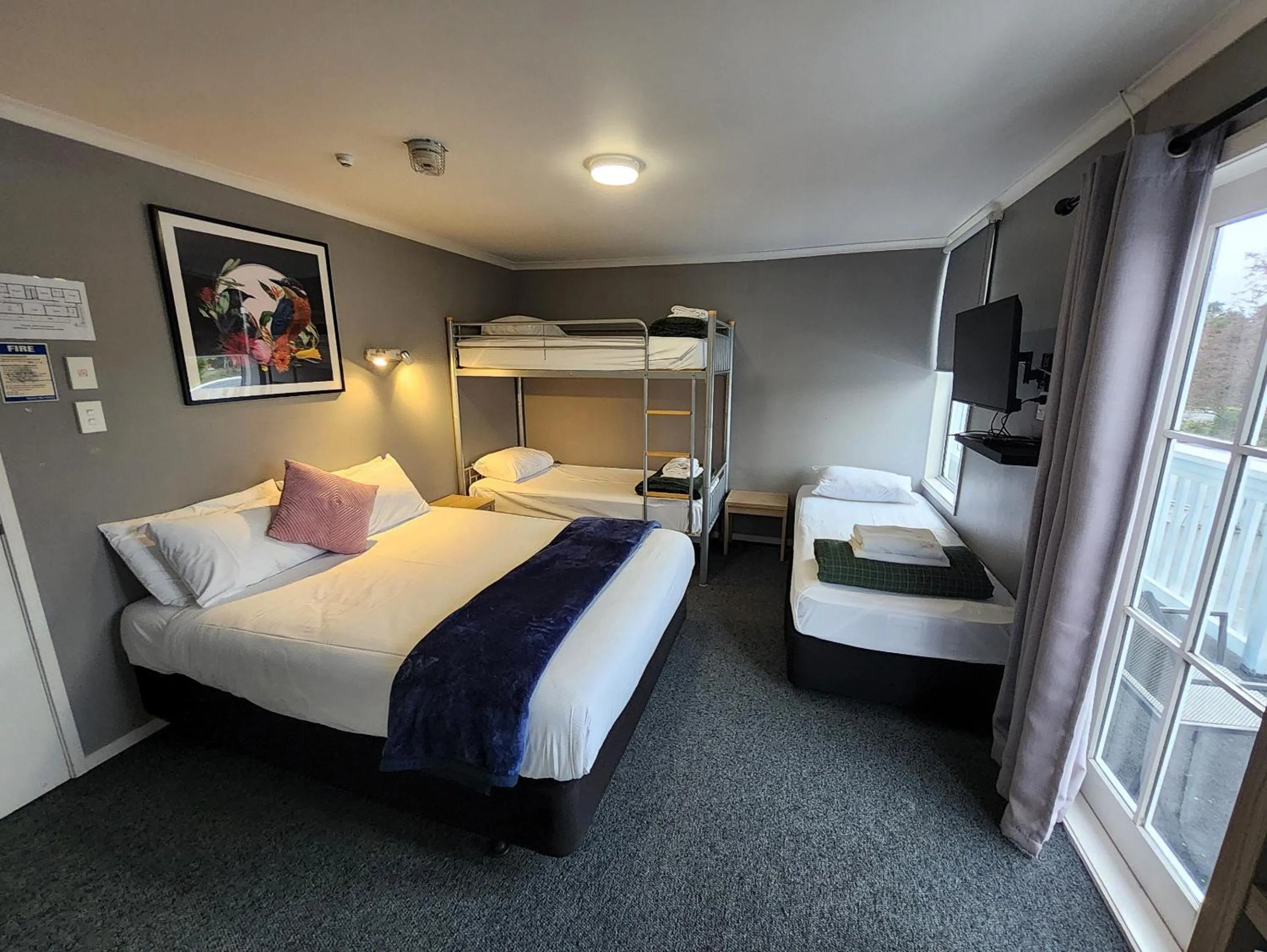 Bed in LKNZ Lodge & Cafe