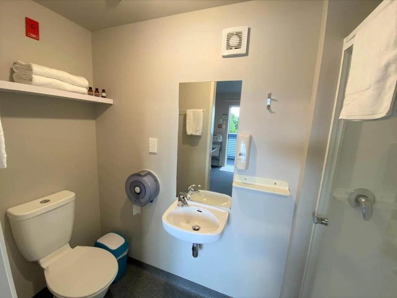 Bathroom in LKNZ Lodge & Cafe