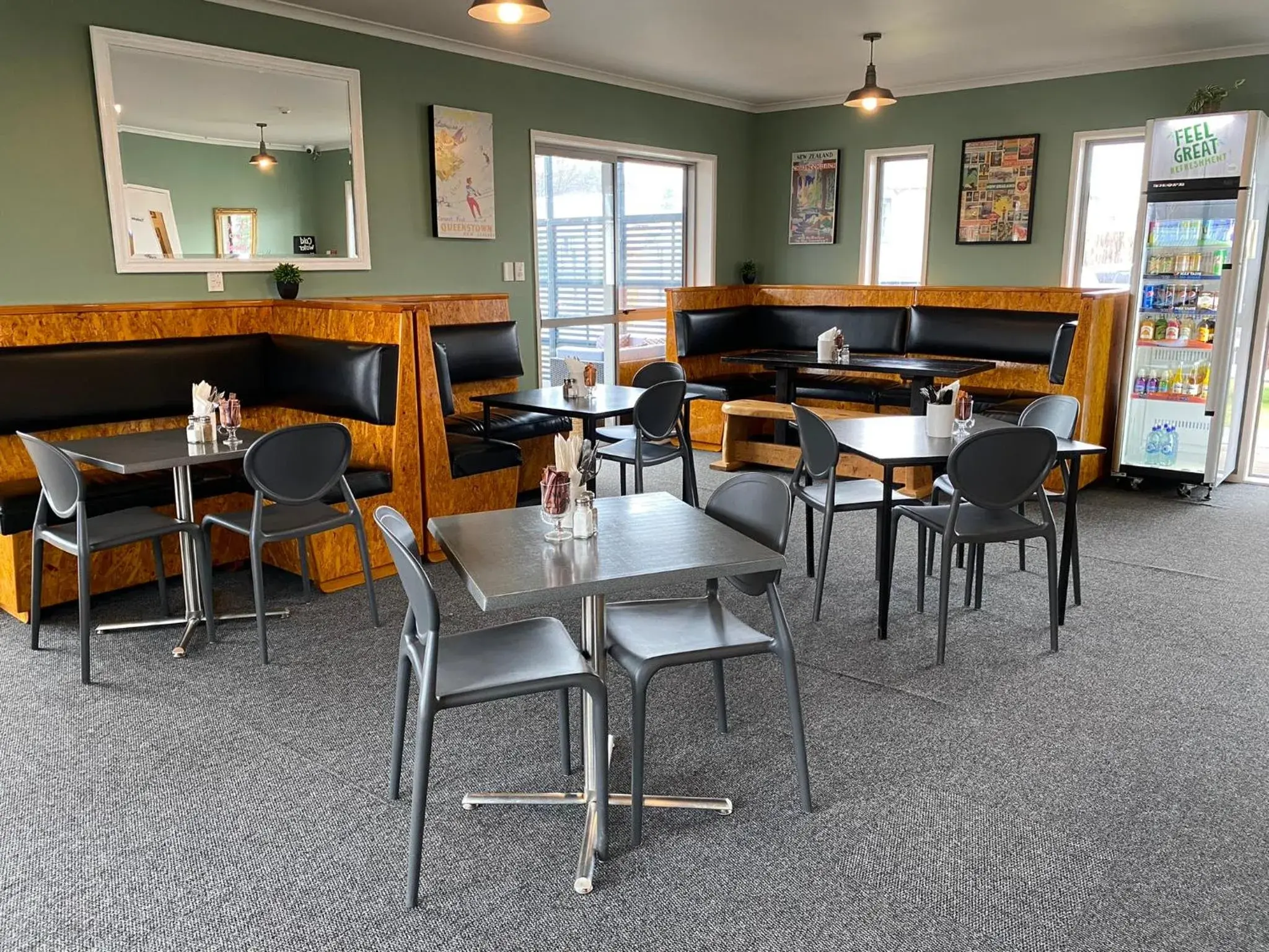 Restaurant/places to eat in LKNZ Lodge & Cafe Restaurant/places to eat in LKNZ Lodge & Cafe