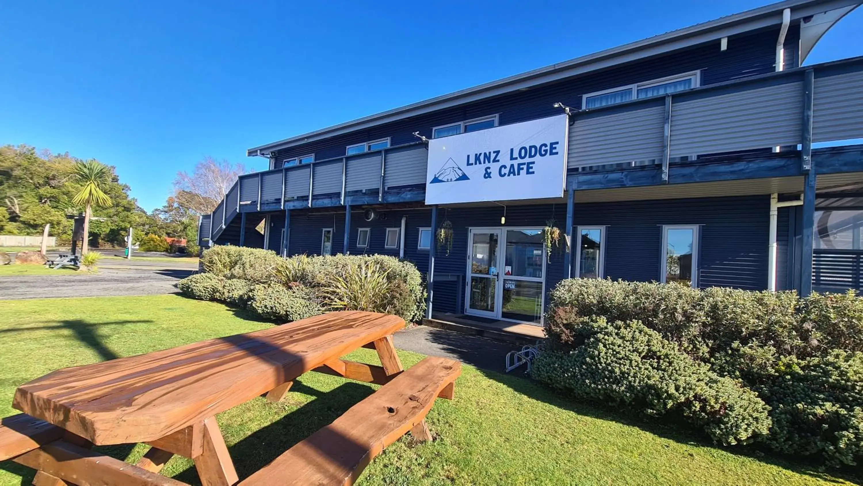 Property building in LKNZ Lodge & Cafe Property building in LKNZ Lodge & Cafe