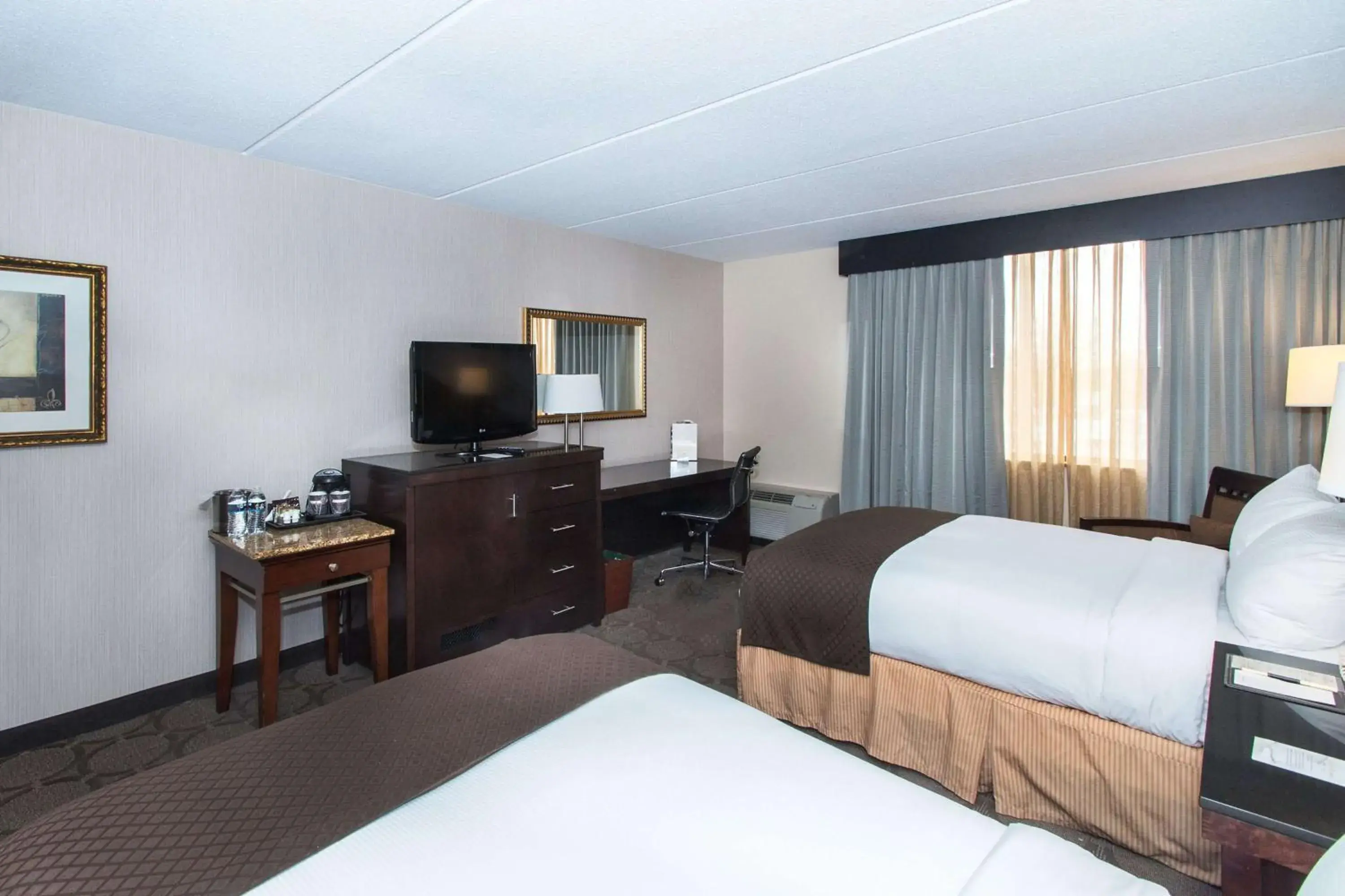 Photo of the whole room, Bed in Wyndham Independence Photo of the whole room, Bed in Wyndham Independence