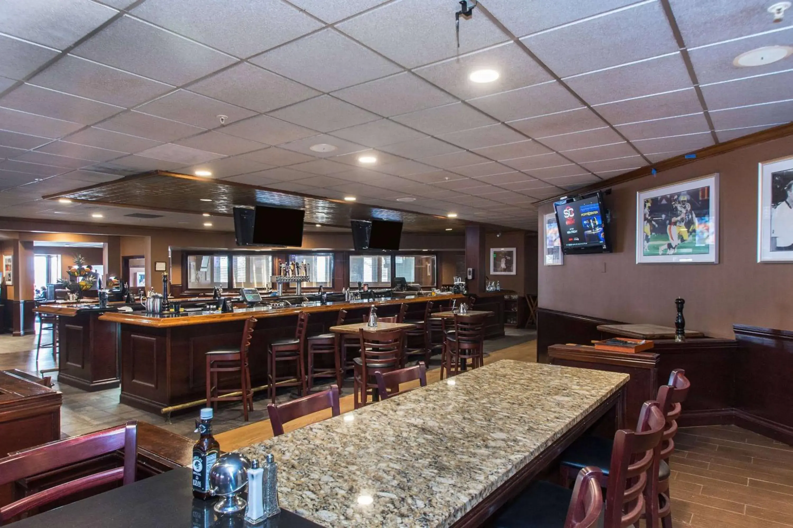 Lounge or bar in Wyndham Independence Lounge or bar in Wyndham Independence