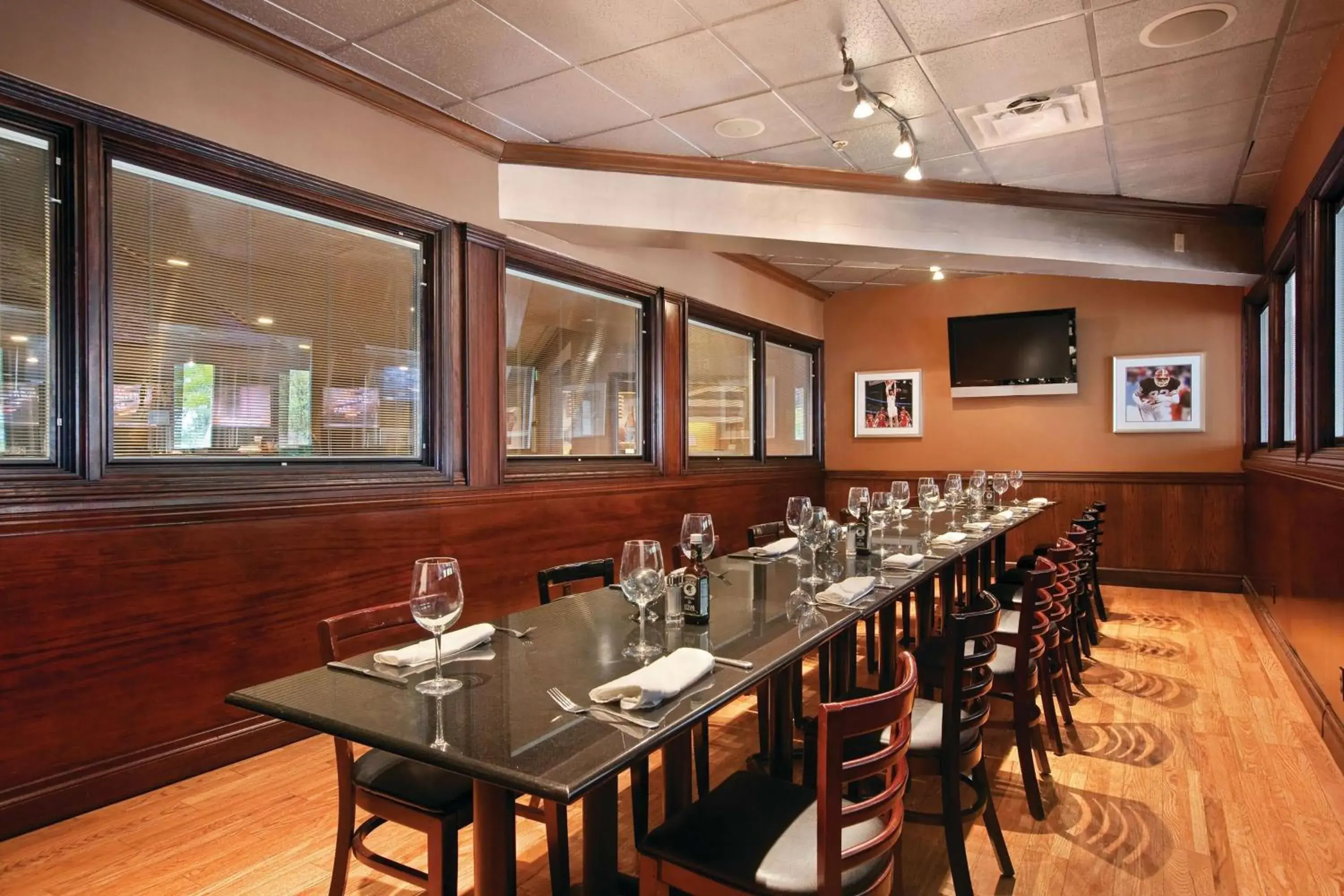 Restaurant/places to eat in Wyndham Independence Restaurant/places to eat in Wyndham Independence