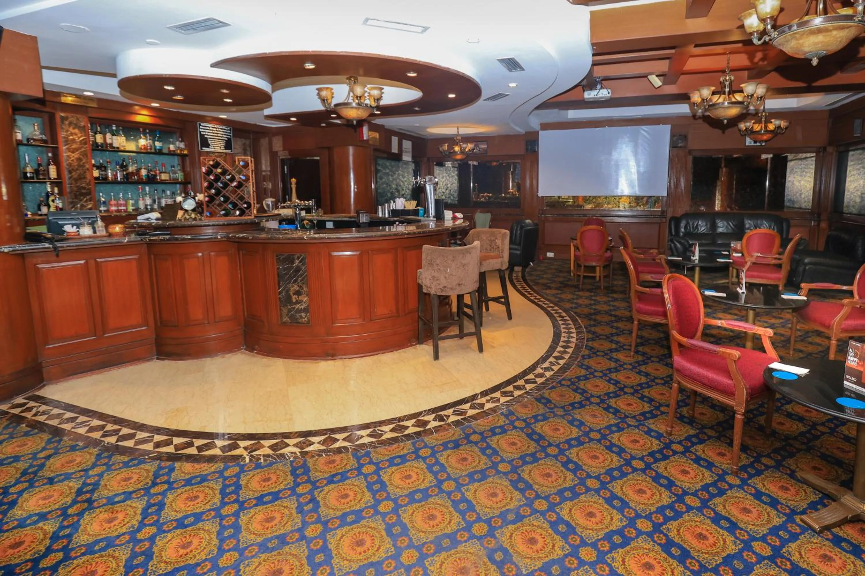 Lounge or bar in Le Royal Meridien Chennai