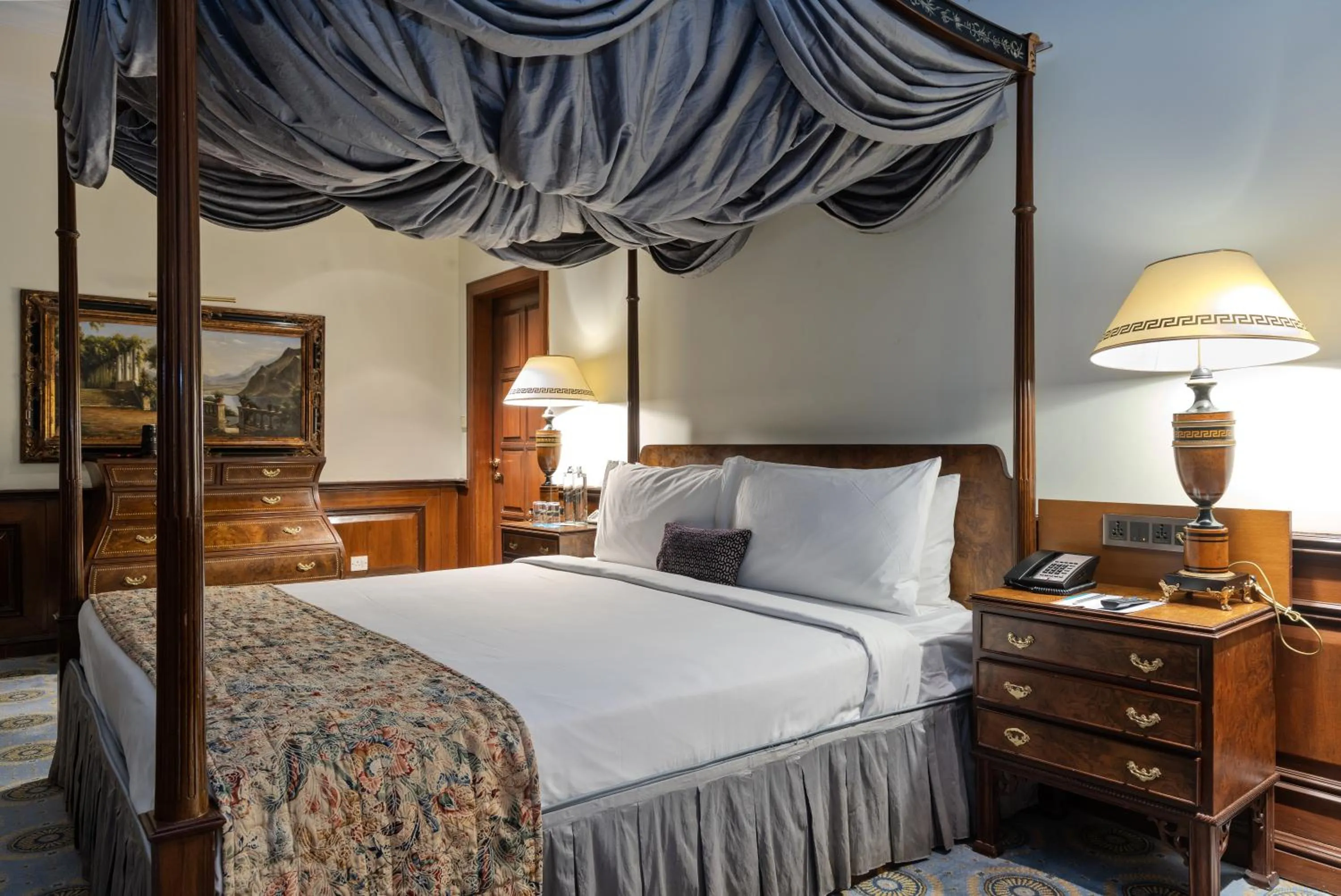 Bedroom, Bed in Le Royal Meridien Chennai