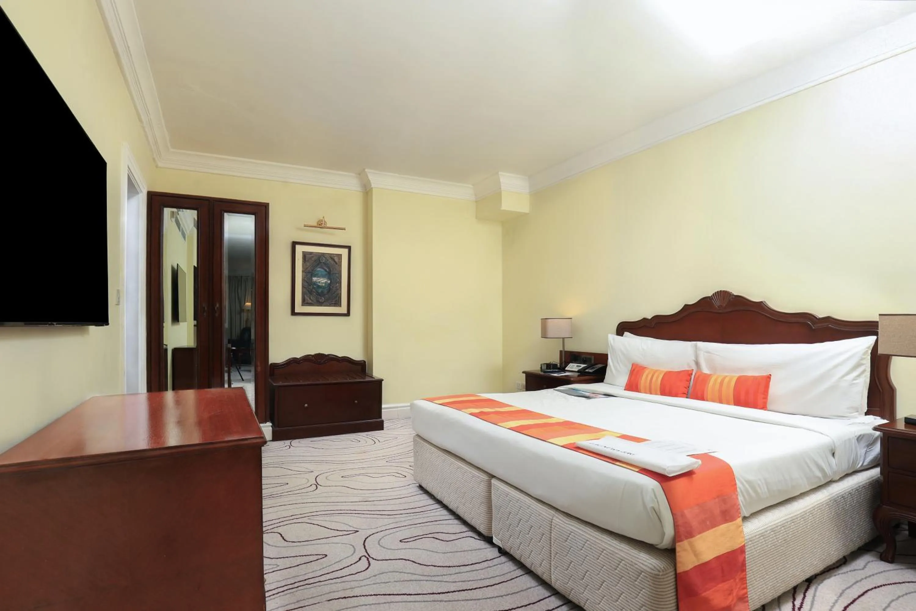 Bedroom, Bed in Le Royal Meridien Chennai