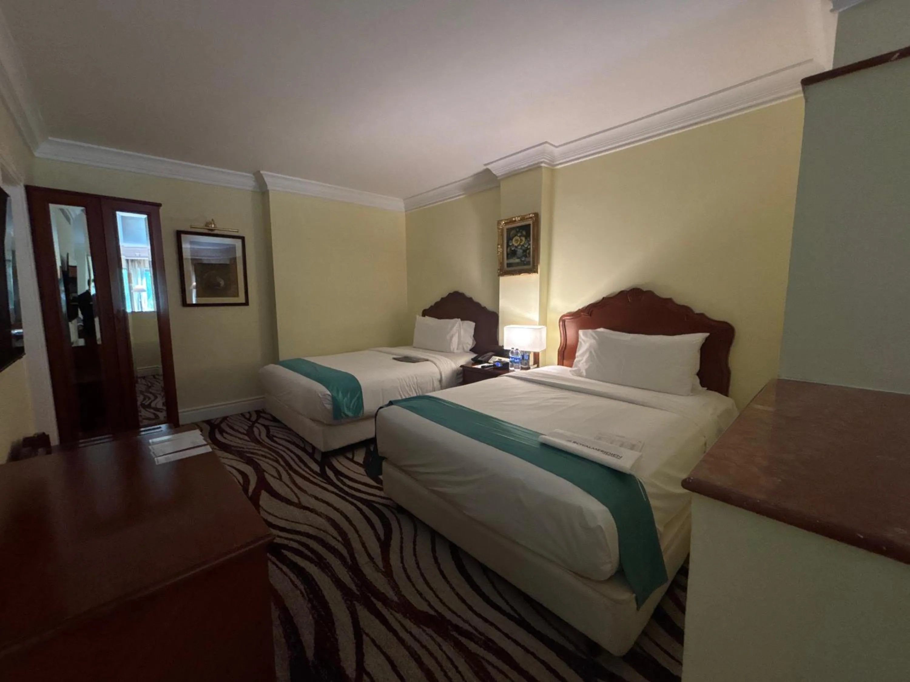 Bed in Le Royal Meridien Chennai