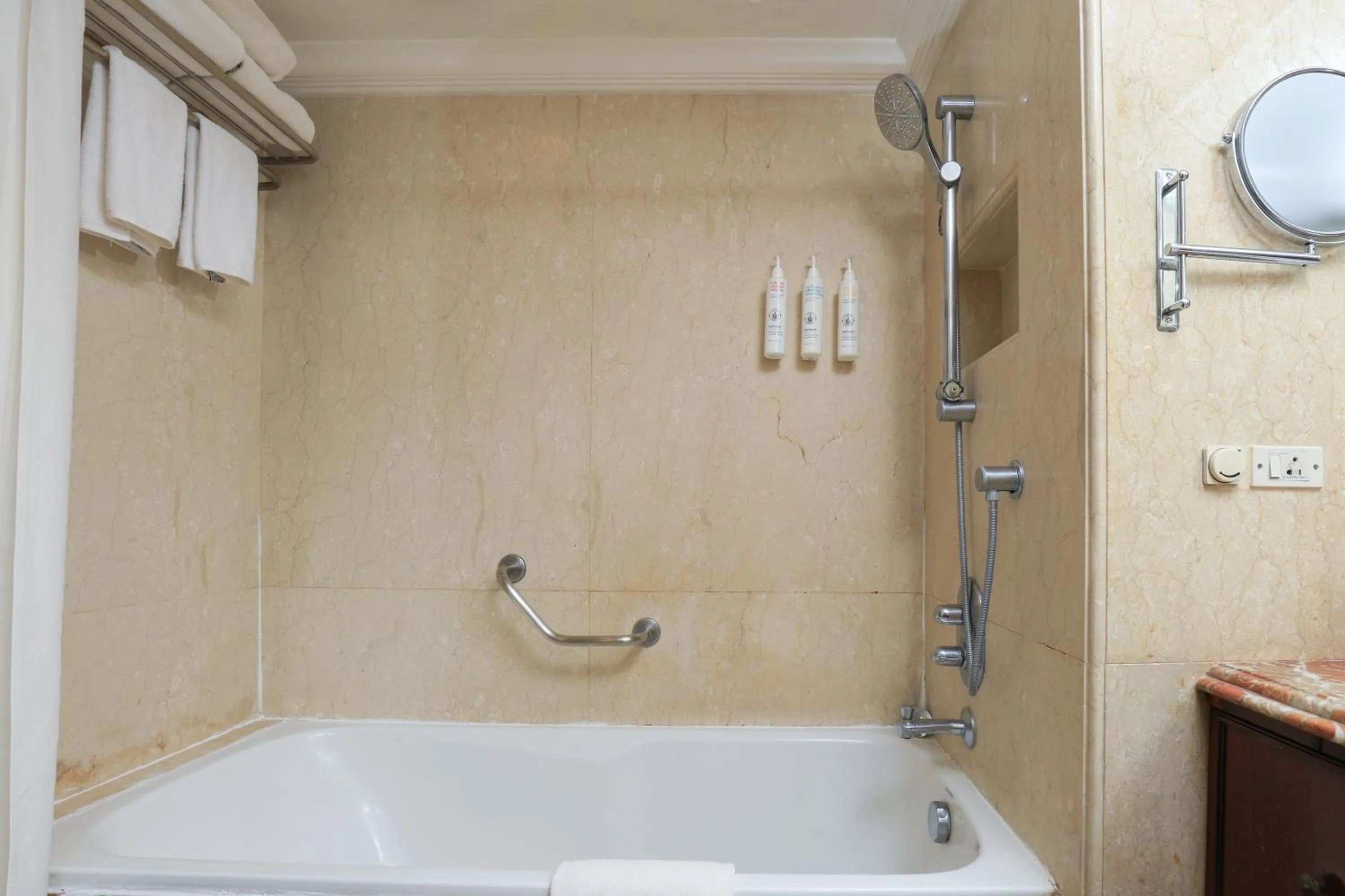 Shower in Le Royal Meridien Chennai