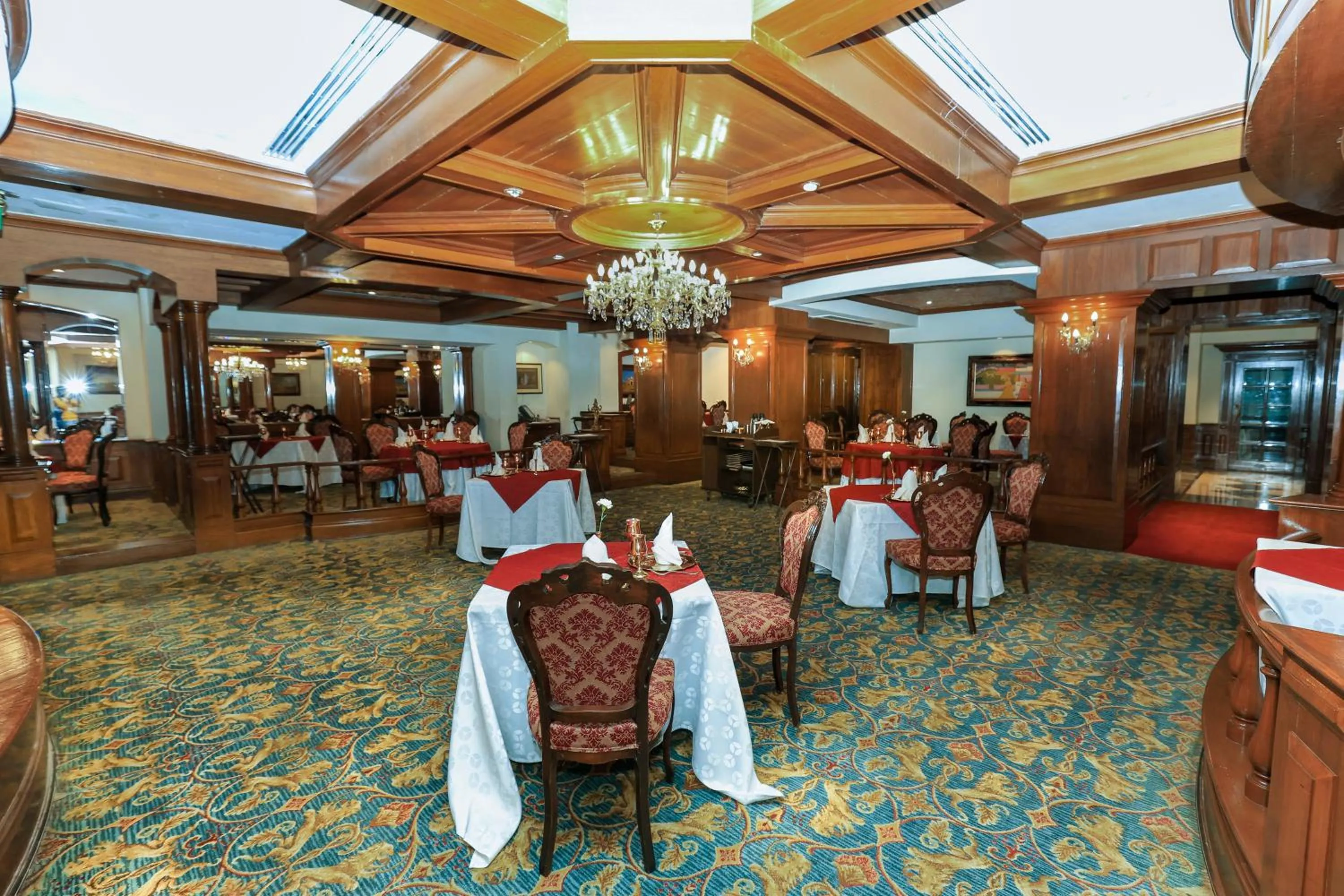 Restaurant/places to eat in Le Royal Meridien Chennai
