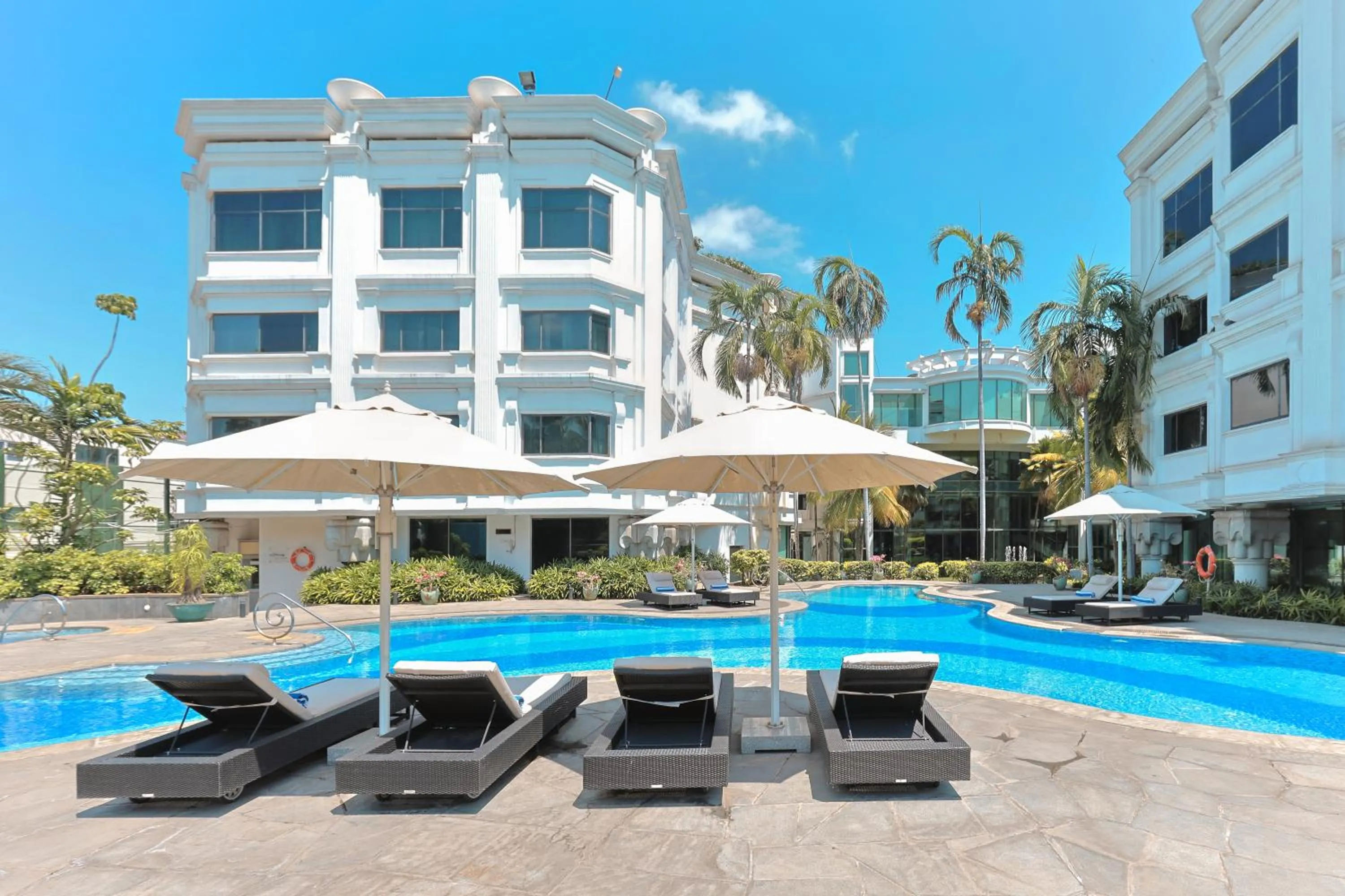 Swimming pool in Le Royal Meridien Chennai