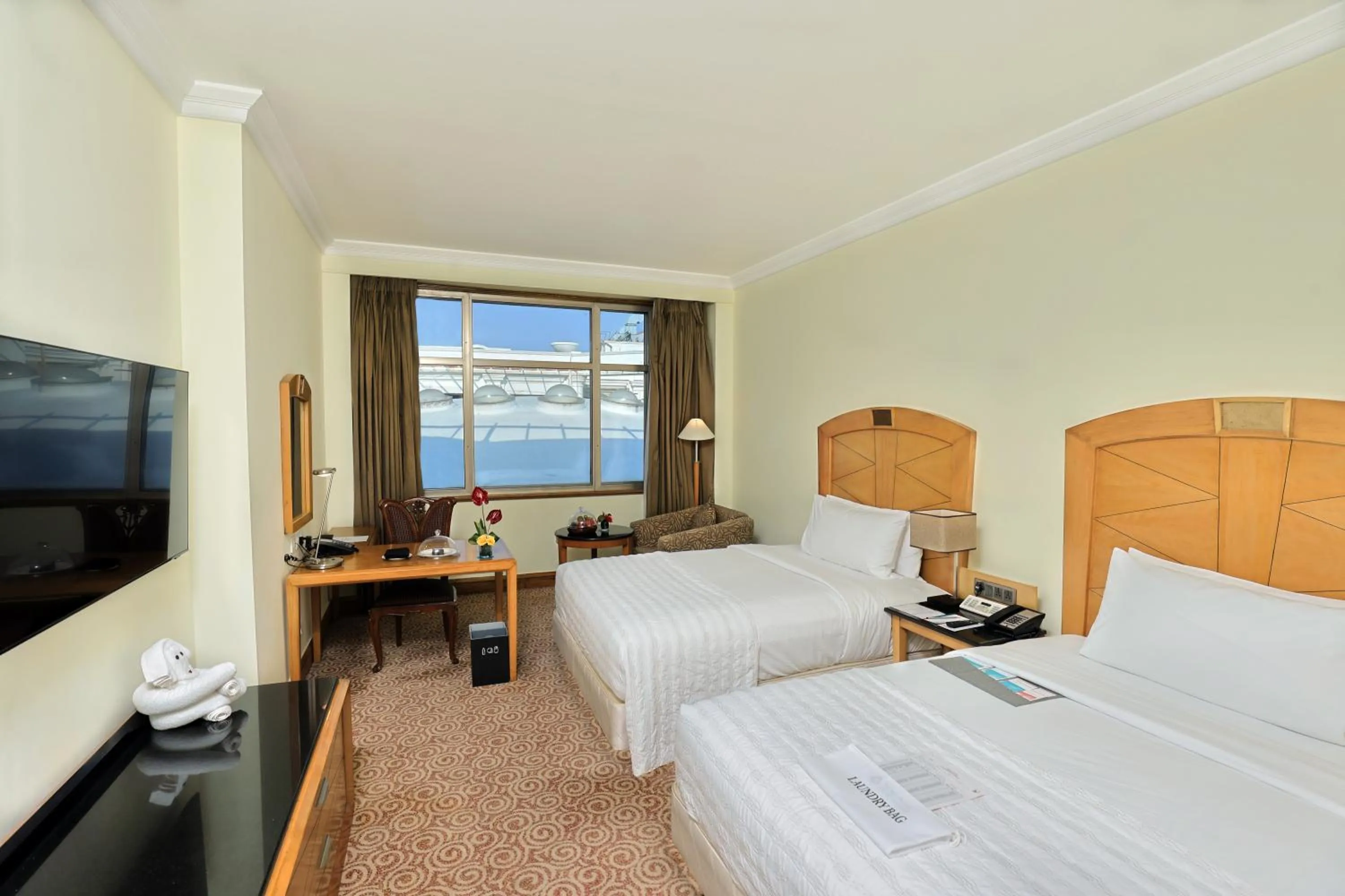 Bed in Le Royal Meridien Chennai