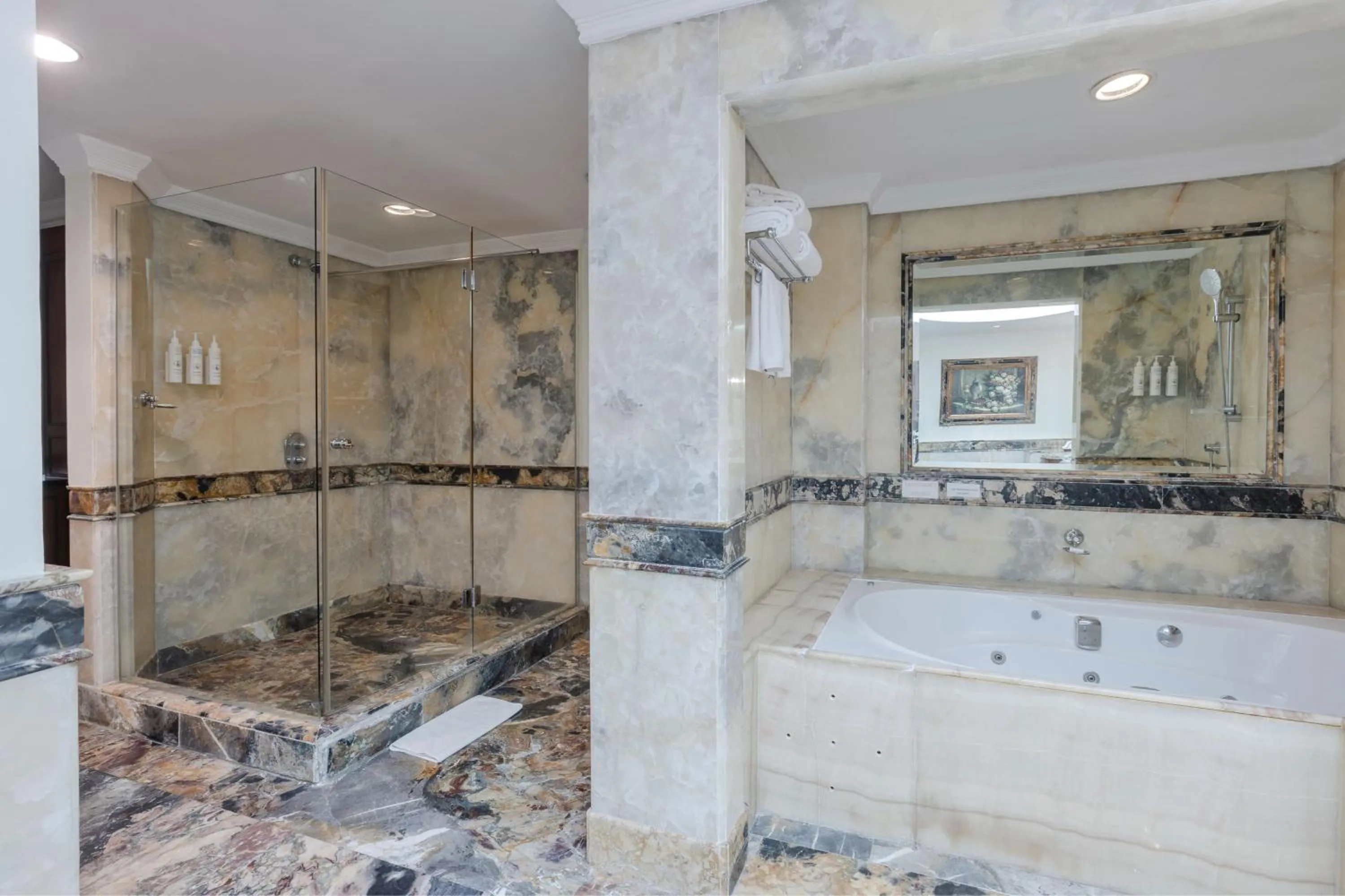 Bathroom in Le Royal Meridien Chennai