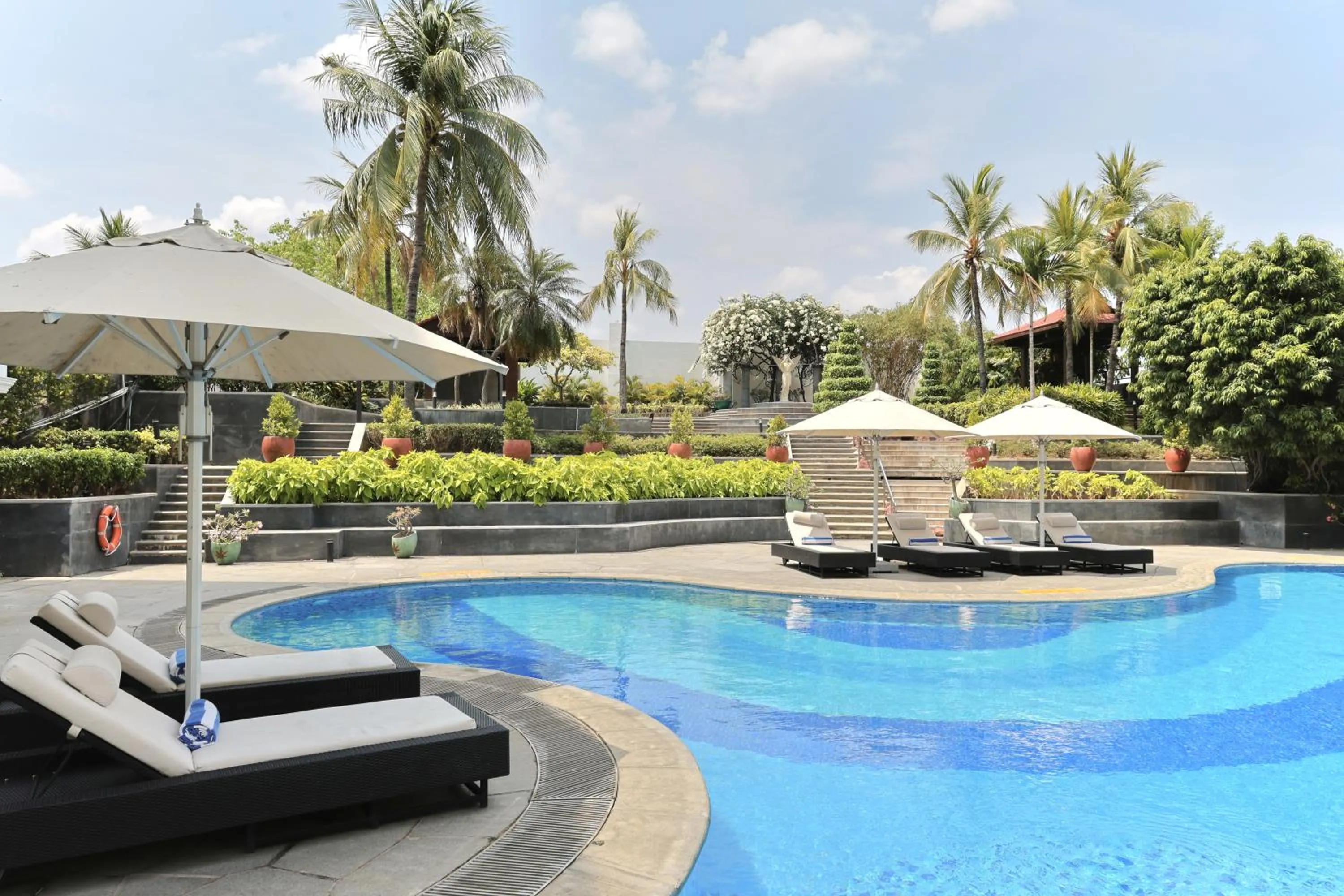 Swimming pool in Le Royal Meridien Chennai