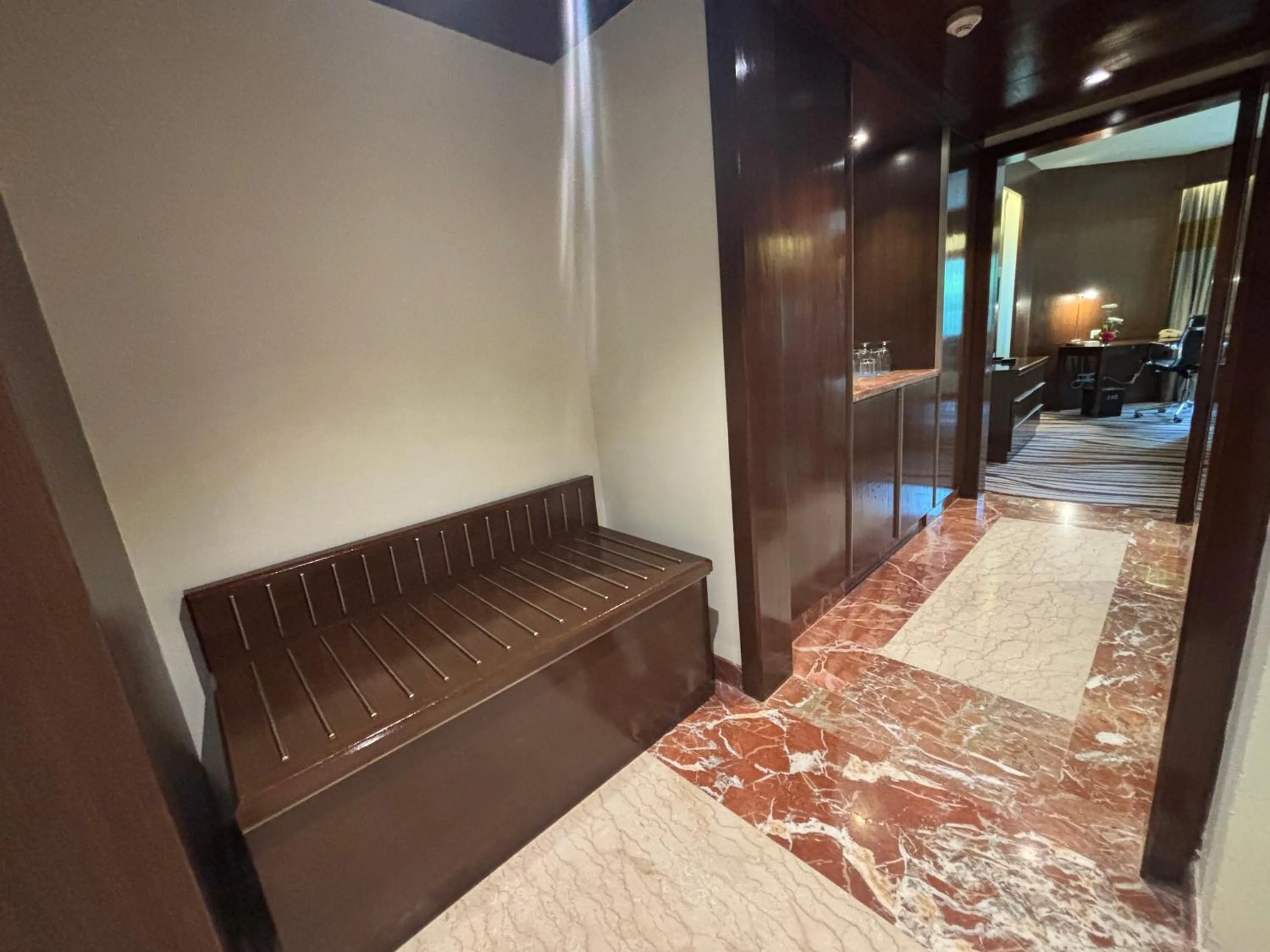 wardrobe in Le Royal Meridien Chennai