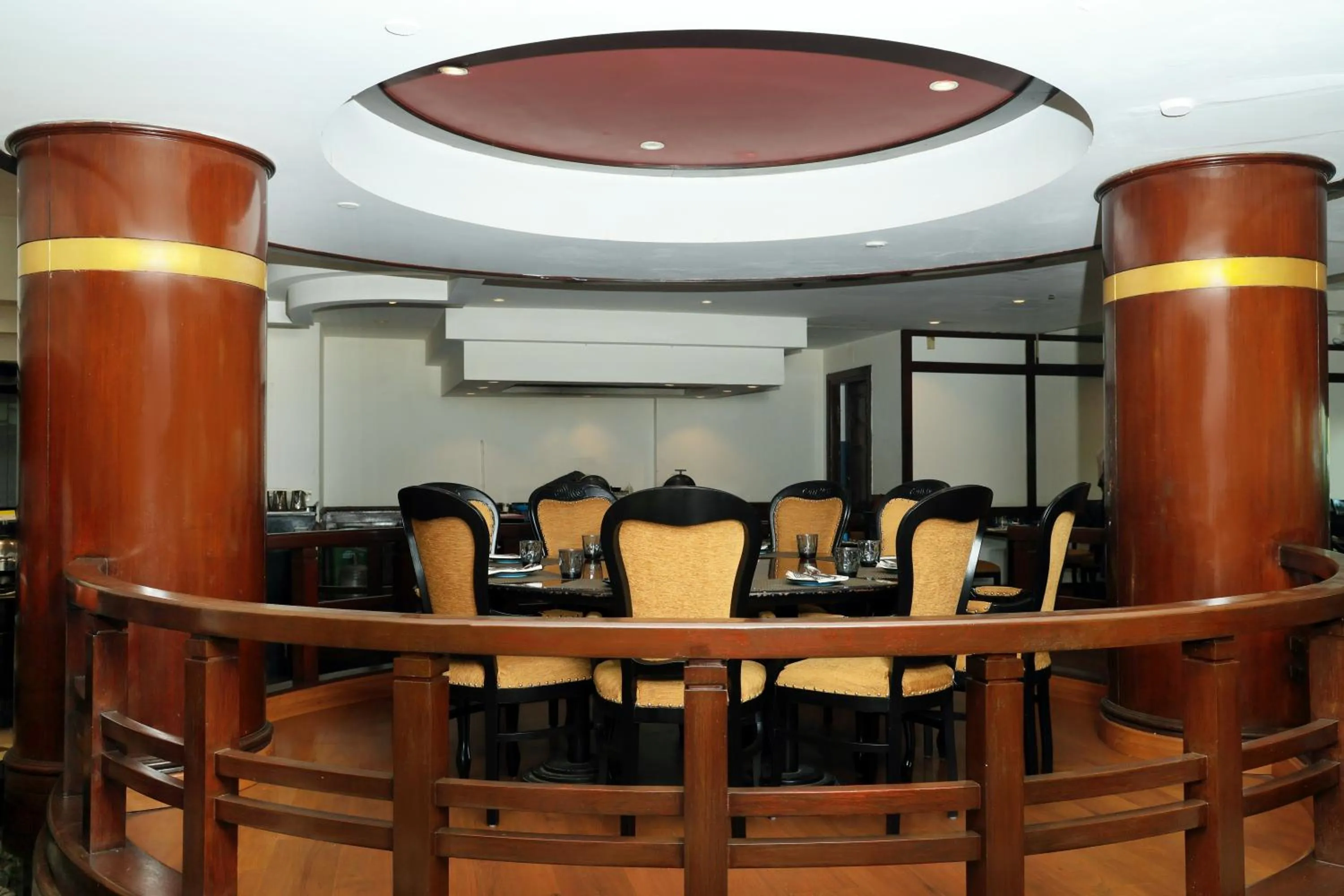 Restaurant/places to eat in Le Royal Meridien Chennai