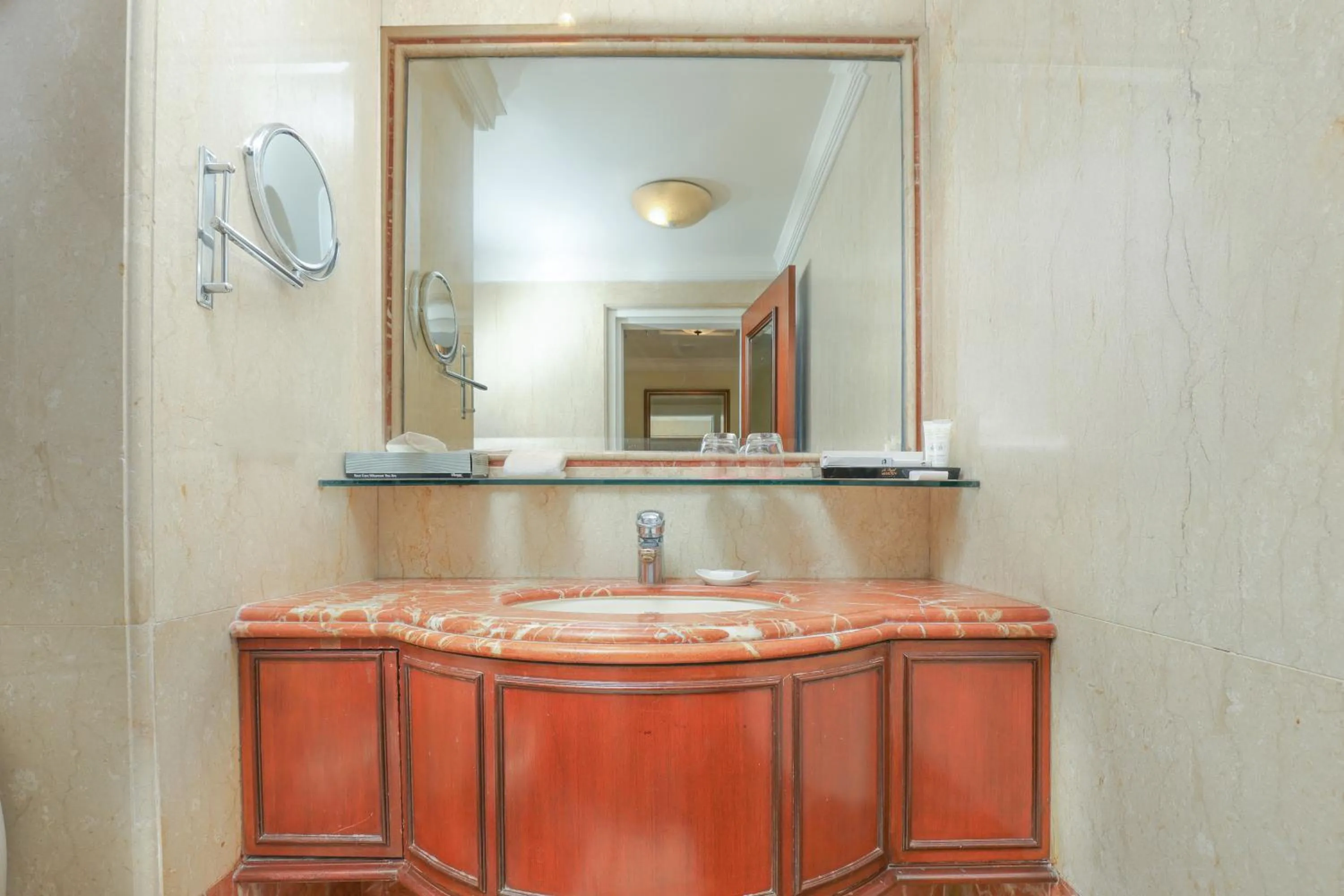 Bathroom in Le Royal Meridien Chennai