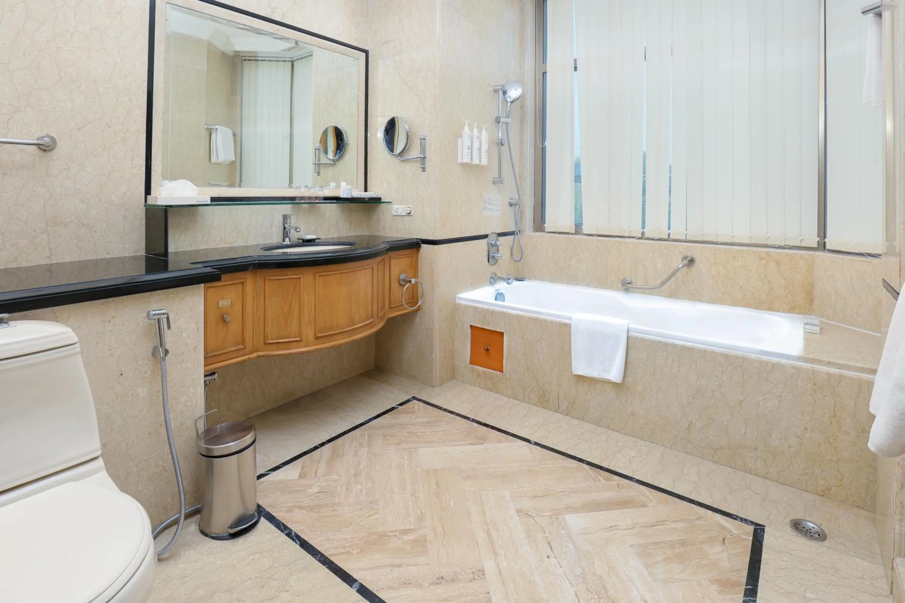 Shower in Le Royal Meridien Chennai