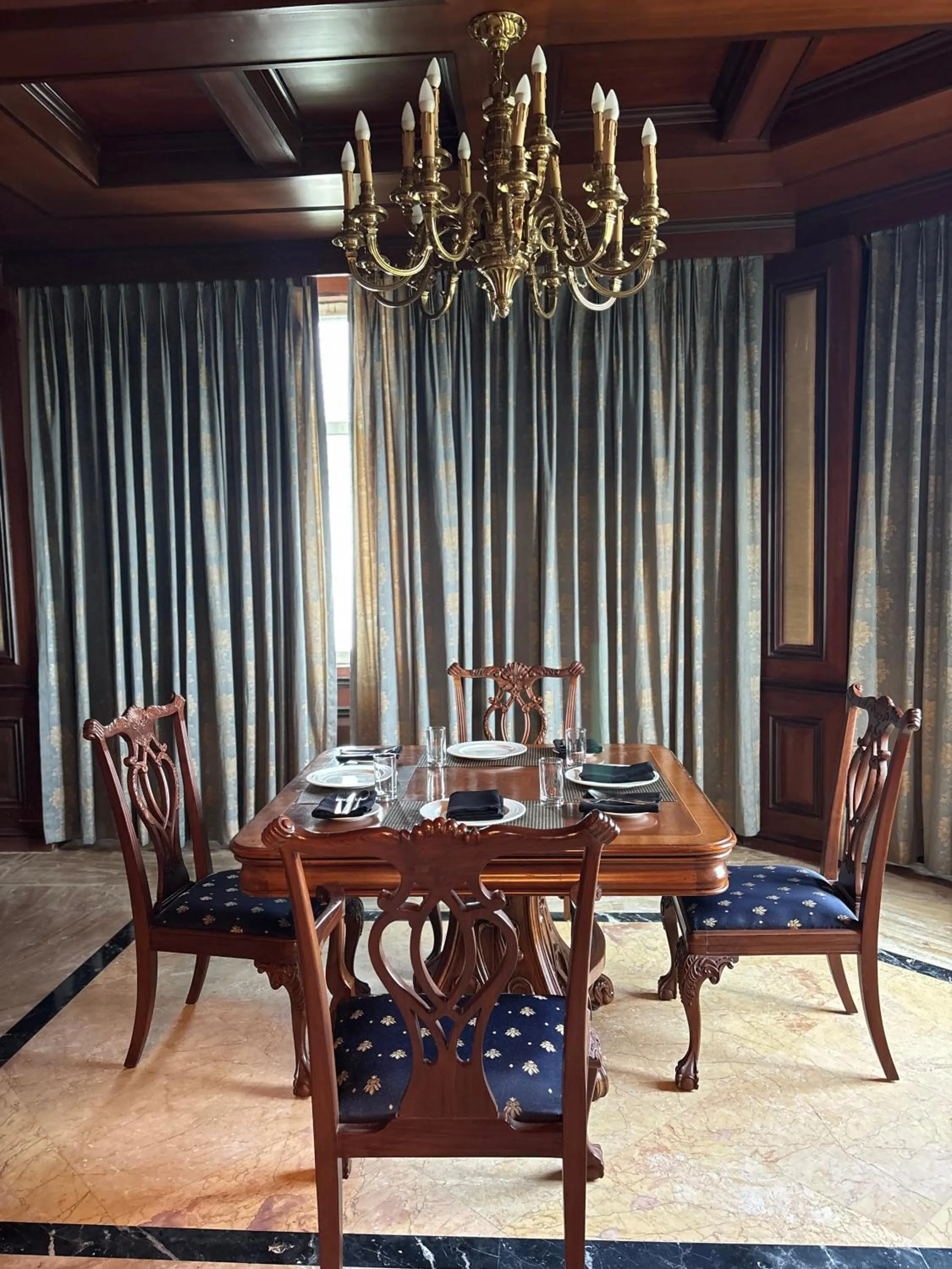 Seating area in Le Royal Meridien Chennai
