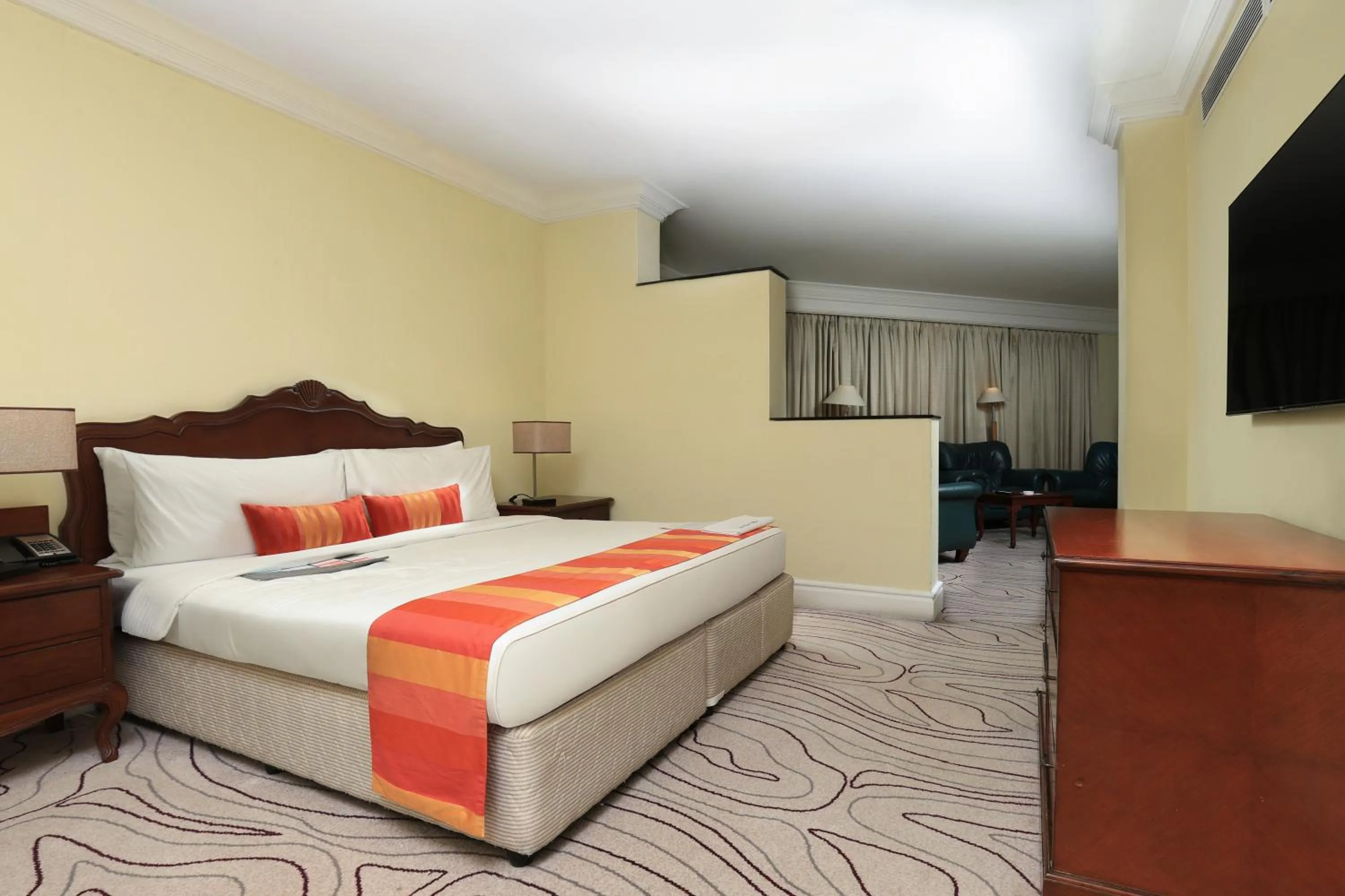 Bedroom, Bed in Le Royal Meridien Chennai