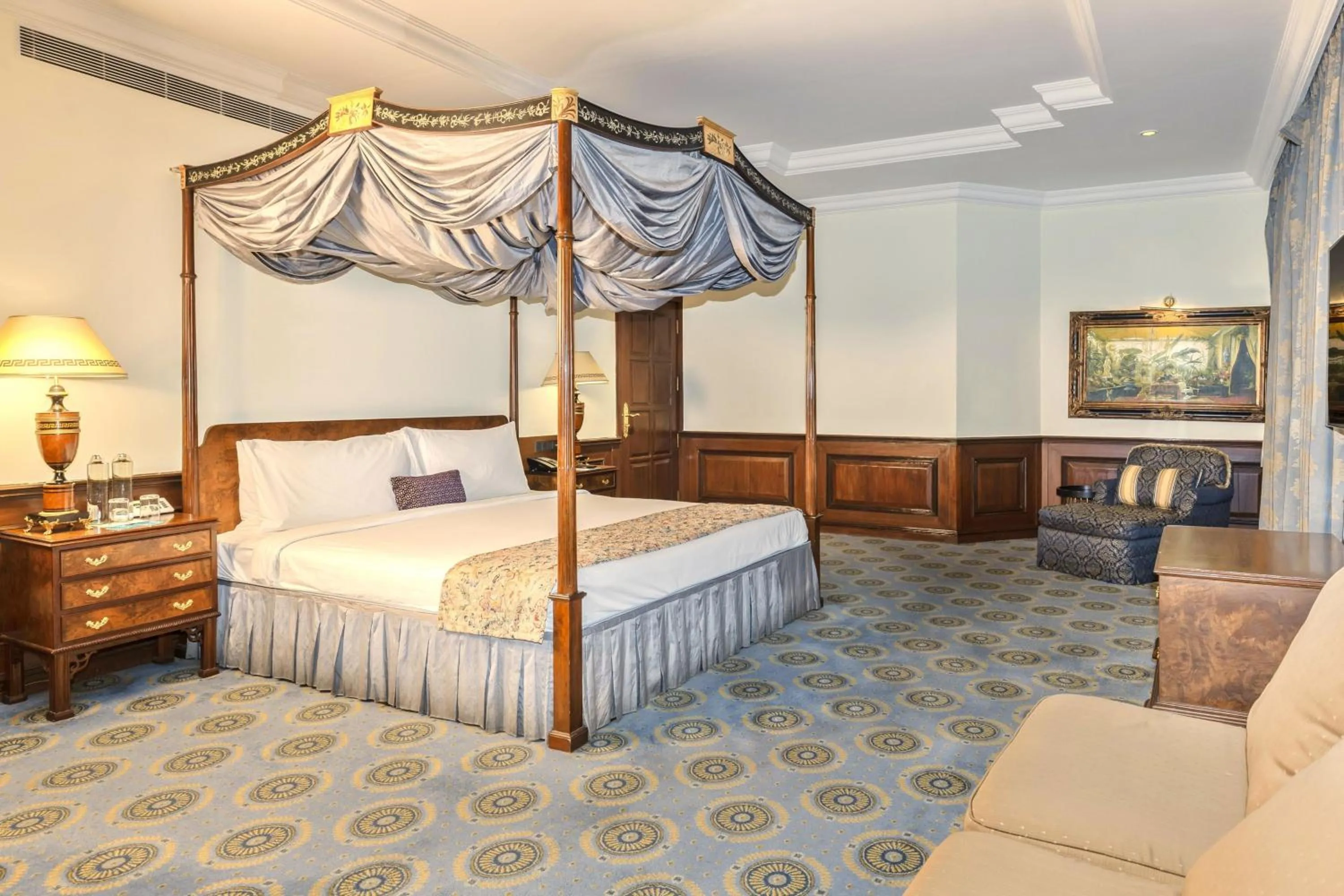 Bedroom, Bed in Le Royal Meridien Chennai