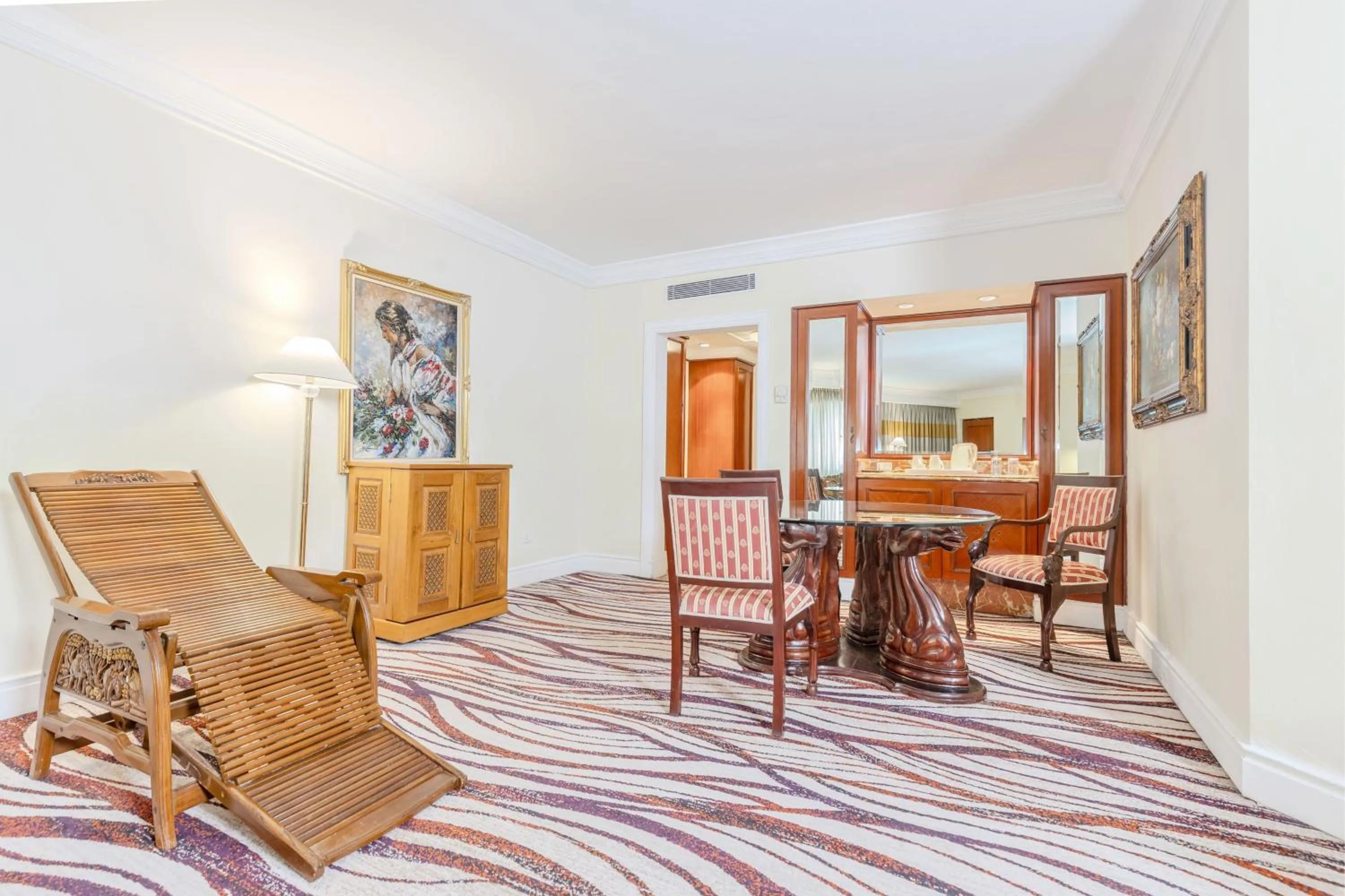 Photo of the whole room in Le Royal Meridien Chennai