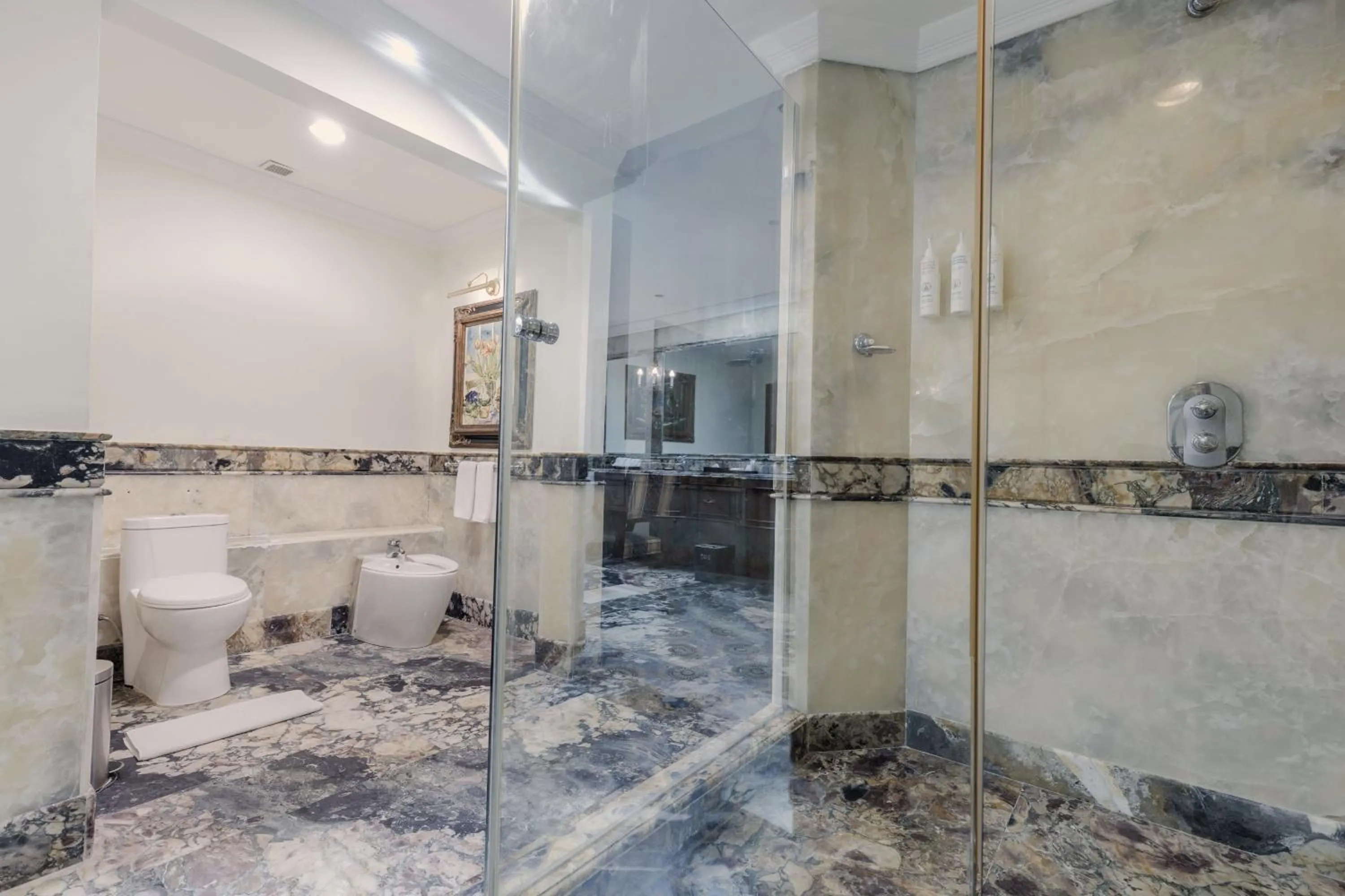 Bathroom in Le Royal Meridien Chennai