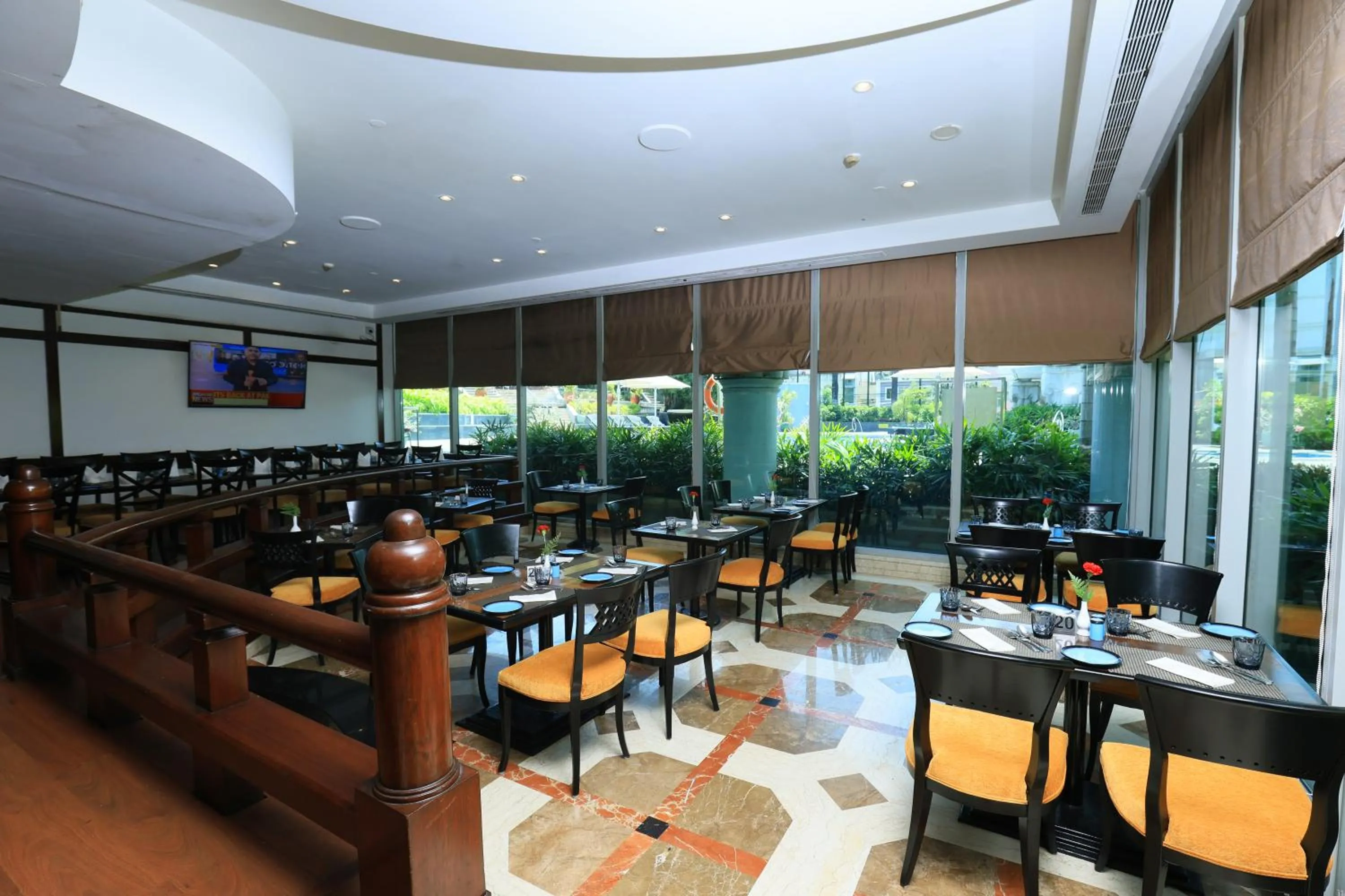 Restaurant/places to eat in Le Royal Meridien Chennai