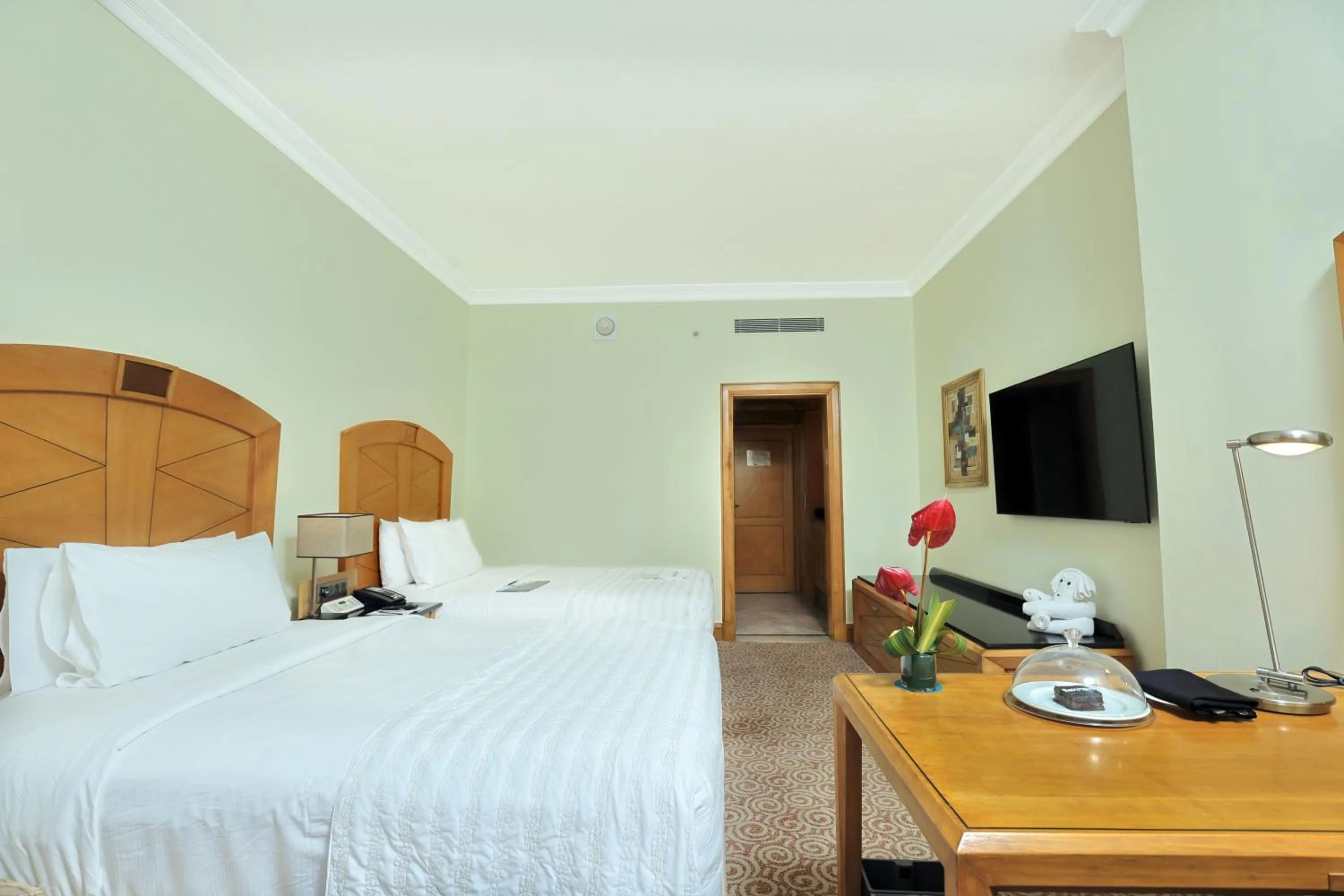 Bed in Le Royal Meridien Chennai