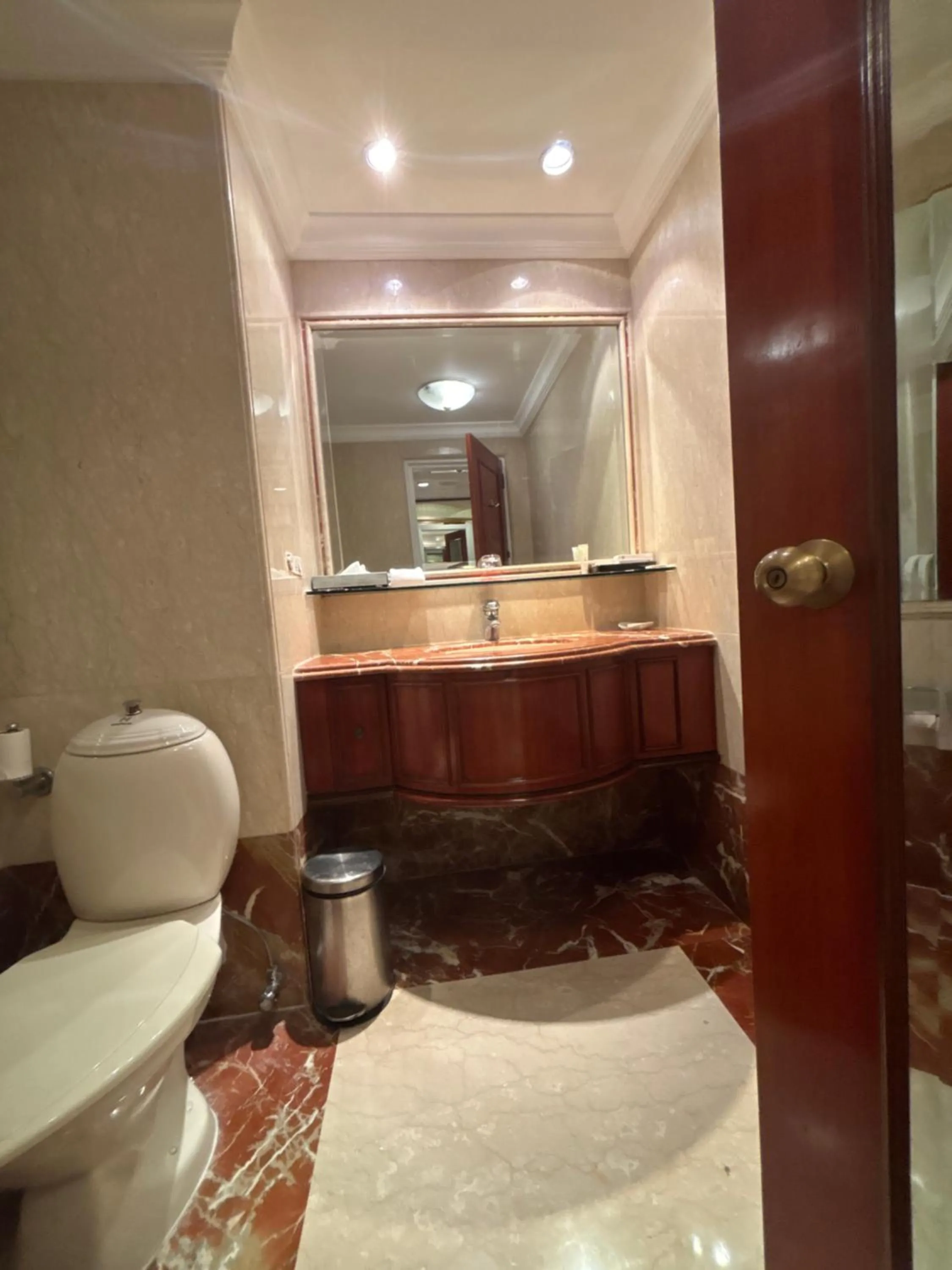 Shower in Le Royal Meridien Chennai