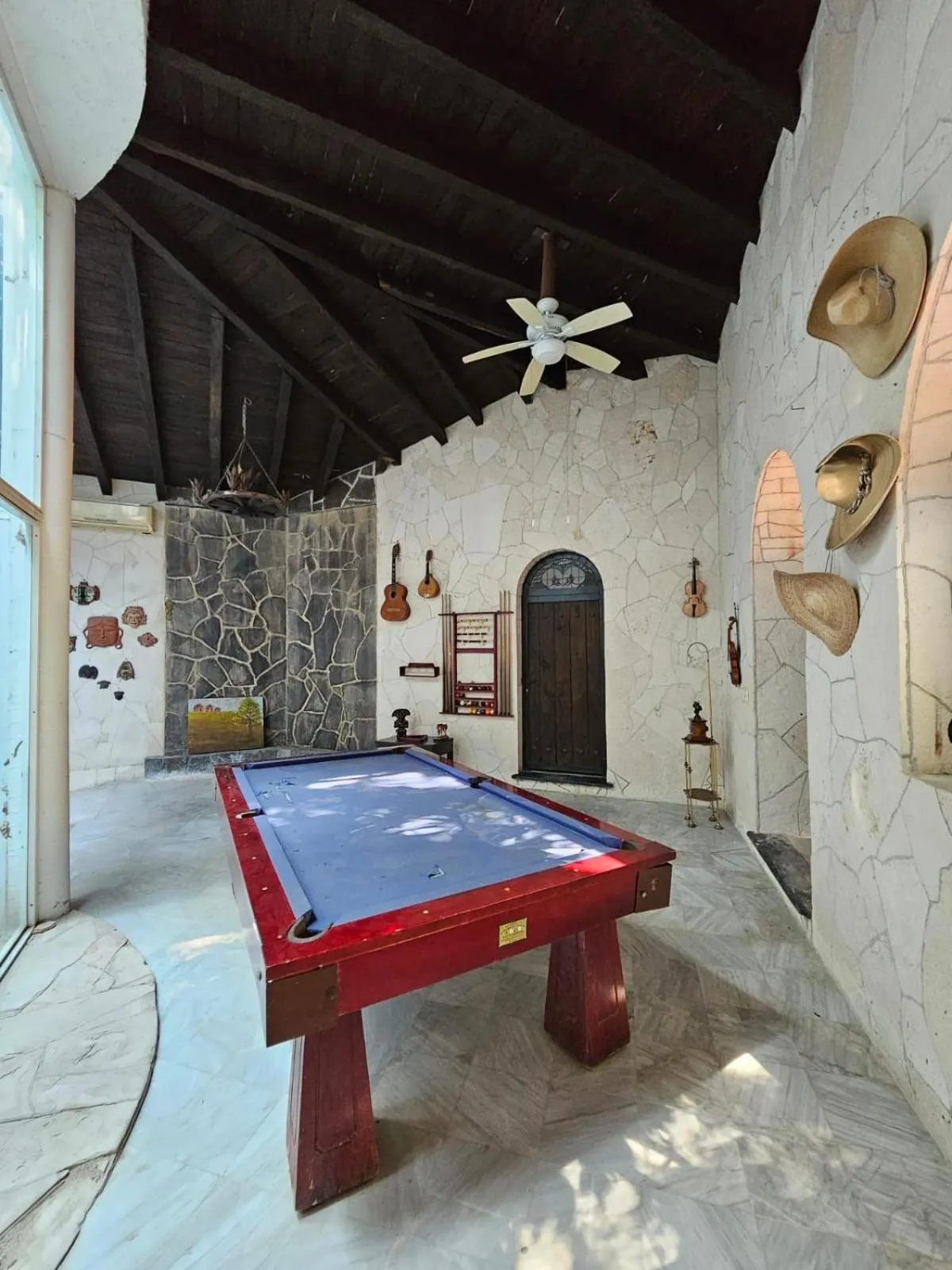 Billiard in Rancho Agua Salada