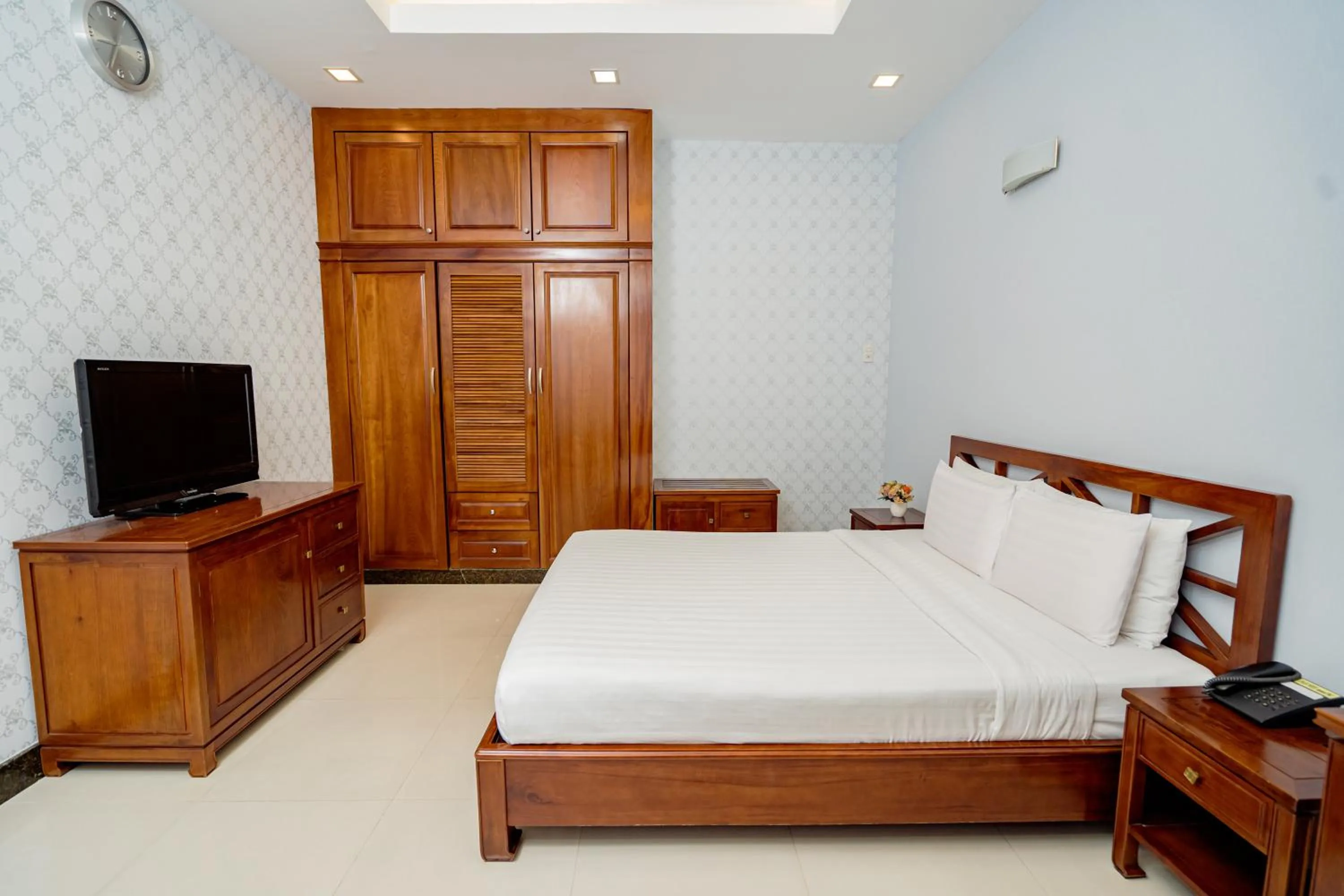 Photo of the whole room, Bed in Ben Thanh Retreats Hotel